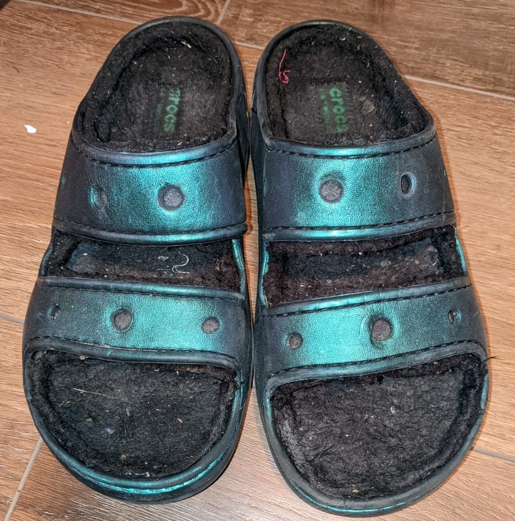 Crocs Women’s Fuzzy Slytherin Green Harry Potter Cozzzy Slides Size 8 Used