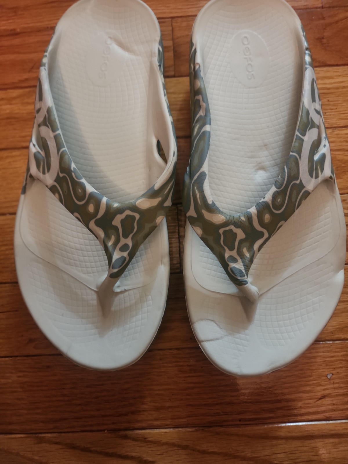 Oofos Ooriginal Green Camo Print Recovery Flip-Flop Thong Sandals Women’s Sz 10