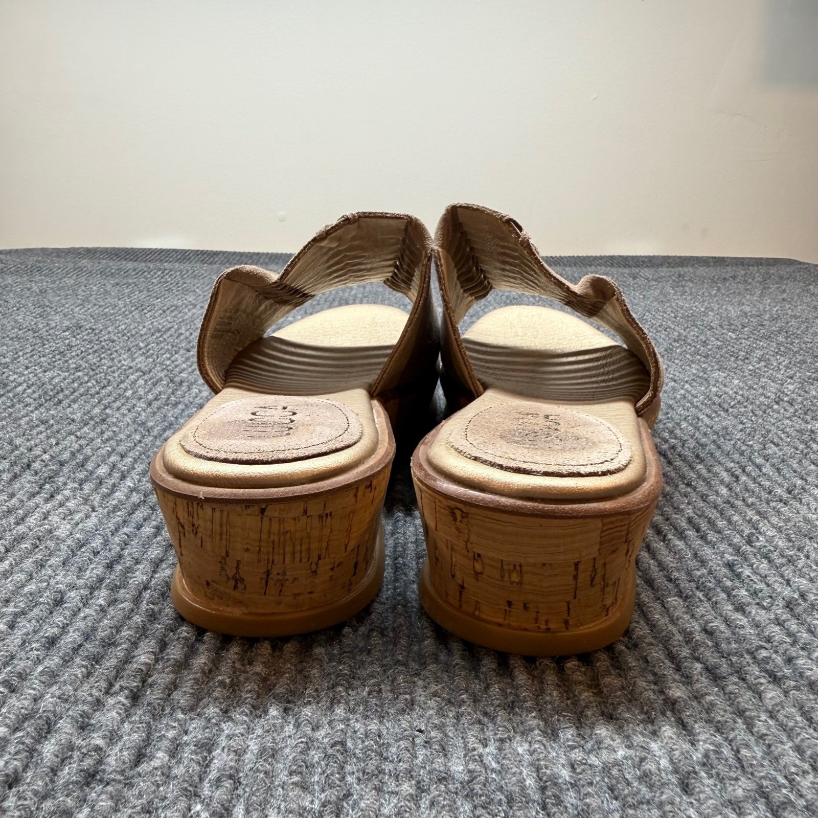 Lucca Lane Kalista Wedge Slide Sandals Womens 9M Tan Suede Cork Comfort Shoes