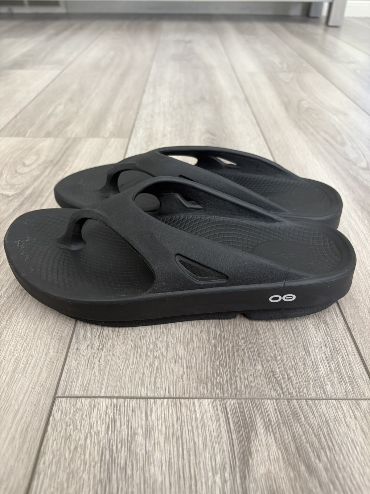 OOFOS Unisex Black Flip Flop Original Recovery Sandals M7 W9