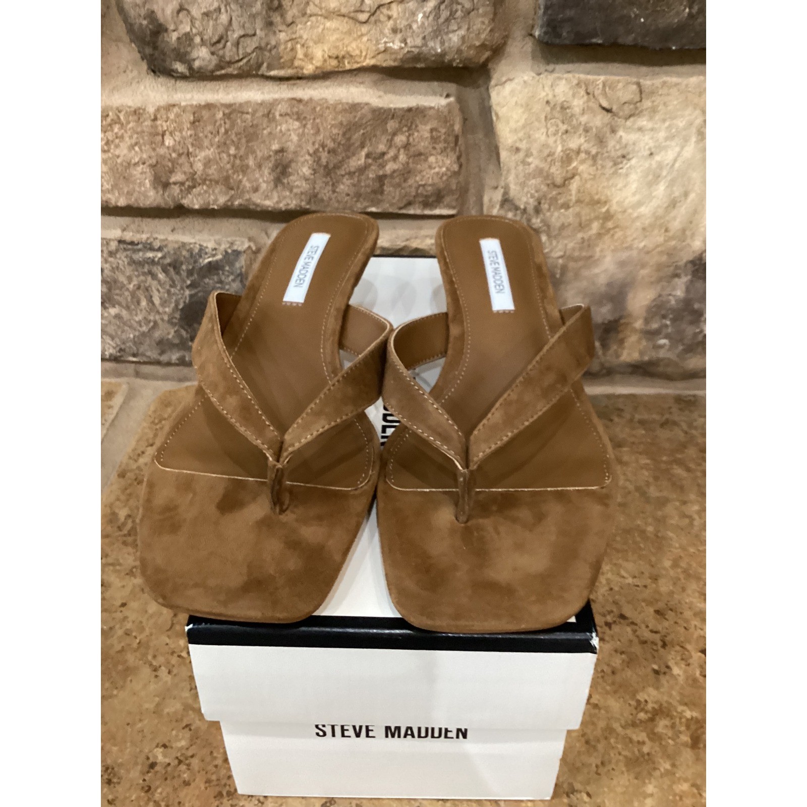 Steve Madden Tracie Chestnut Suede Kitten Heel Thong Sandals Square Toe Brown 8