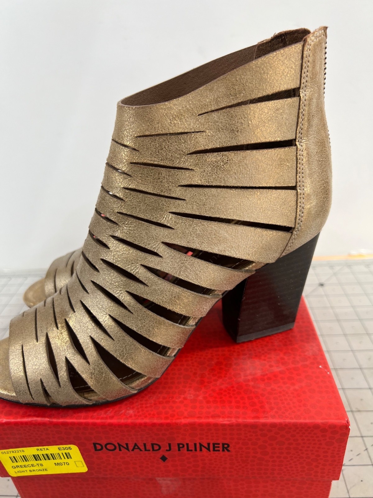 Donald J Pliner Greece-T8 Light Bronze Cutout Peep-Toe Sandals Women’s Sz 7