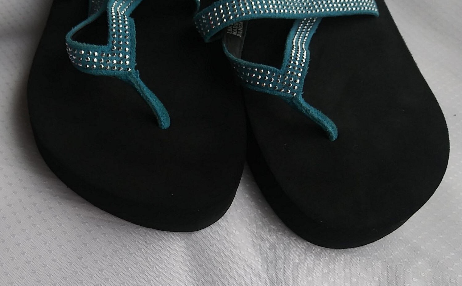 Yellow Box BANGARE Sandals Blue Leather Upper Black 1.25″ Sole womens size 6.5