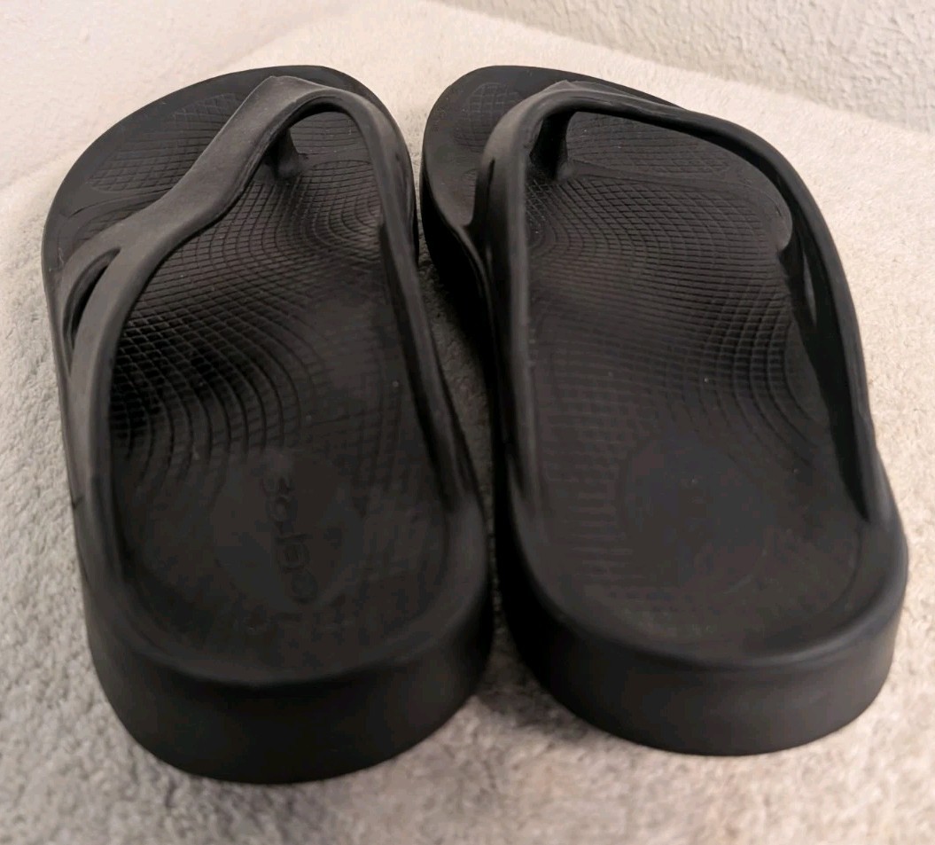 OOfos Original Sandals Womens Size 8 Mens 6 Recovery Slides Flip Flops Black