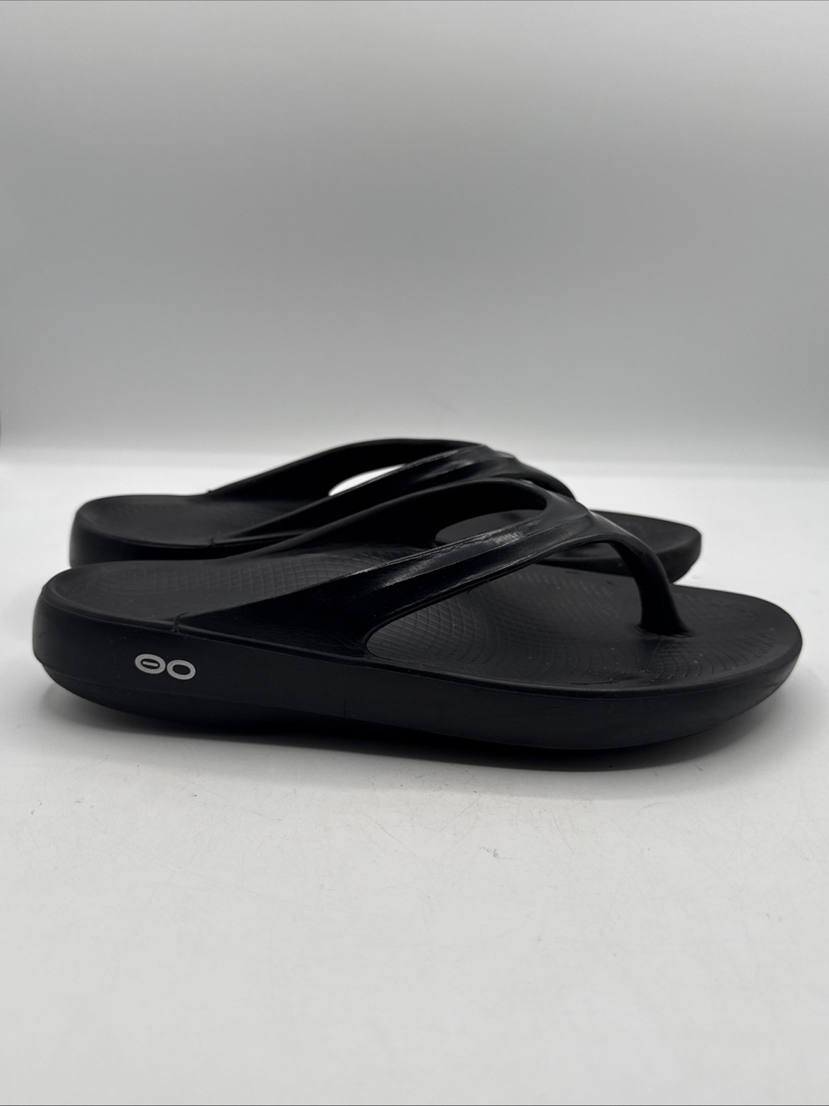Oofos Ooriginal Flip Flop Thong Recovery Sandal size 8 women’s black