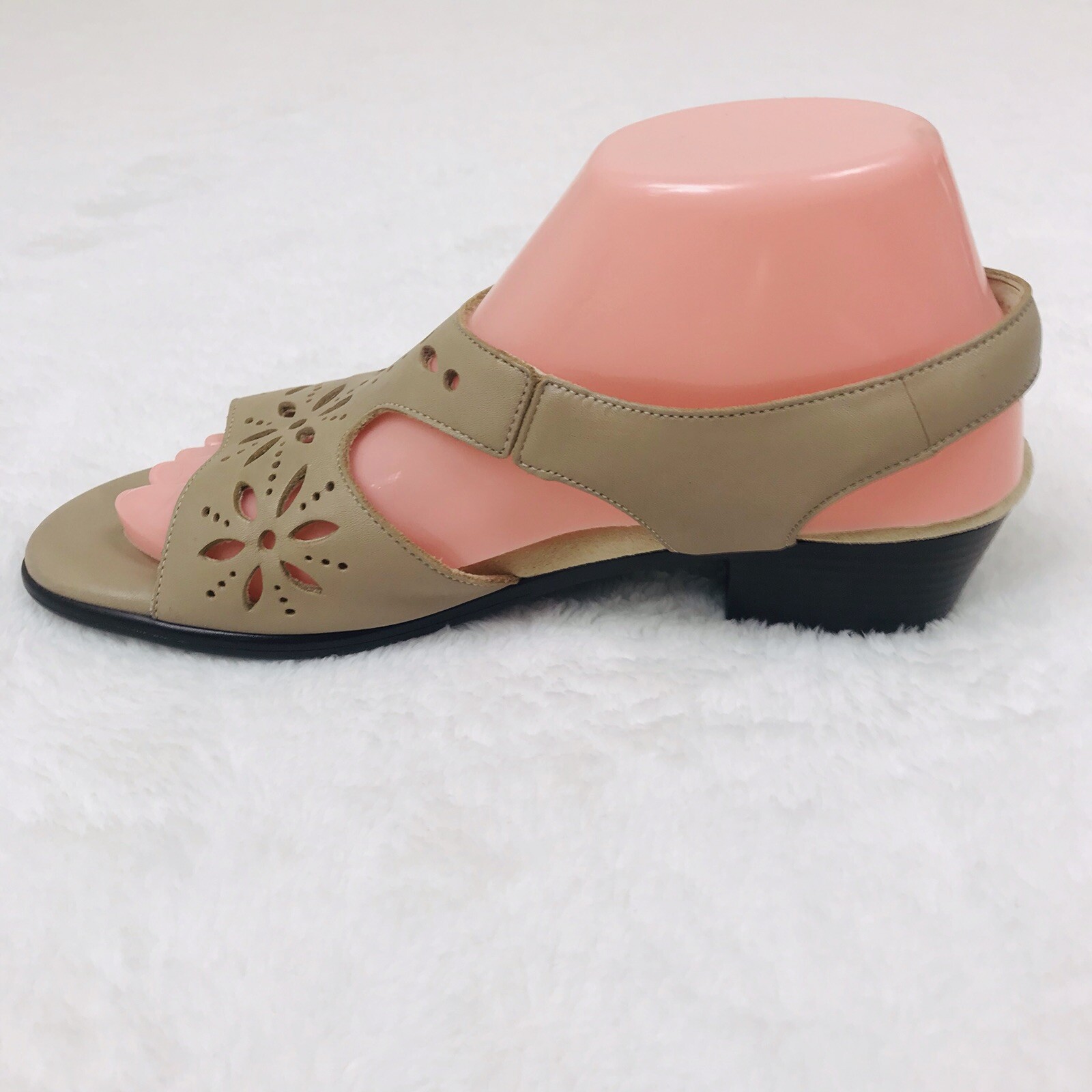SAS Womens Sandal Size 8.5N Beige Tan Bone Ankle Strap Tripad Comfort Sunburst