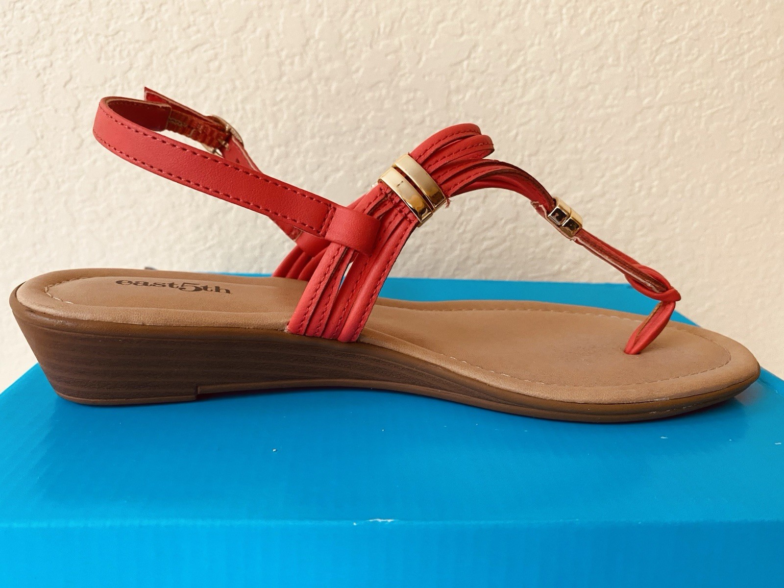 EAST 5th Thong Wedge 1.25″ Strappy Sandals Size 6M Reddish Coral PREOWNED