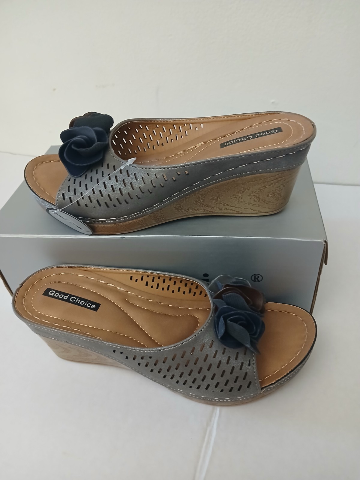 Good Choice Size 7 Platform Flower Sydney Wedge Slide Sandals Gray