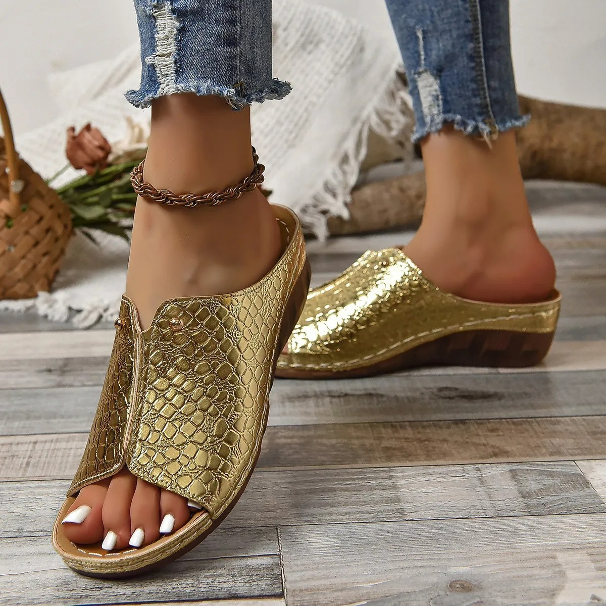 Women’s Crocodile Pattern Wedge Sandals Spring & Summer Comfort Shoes