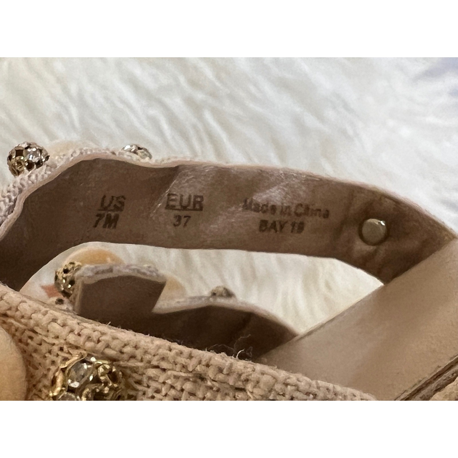 Sam Edelman Bay 19 Slide Sandals Beige Pom Pom Sz 7M Flat Boho Embellished Beach