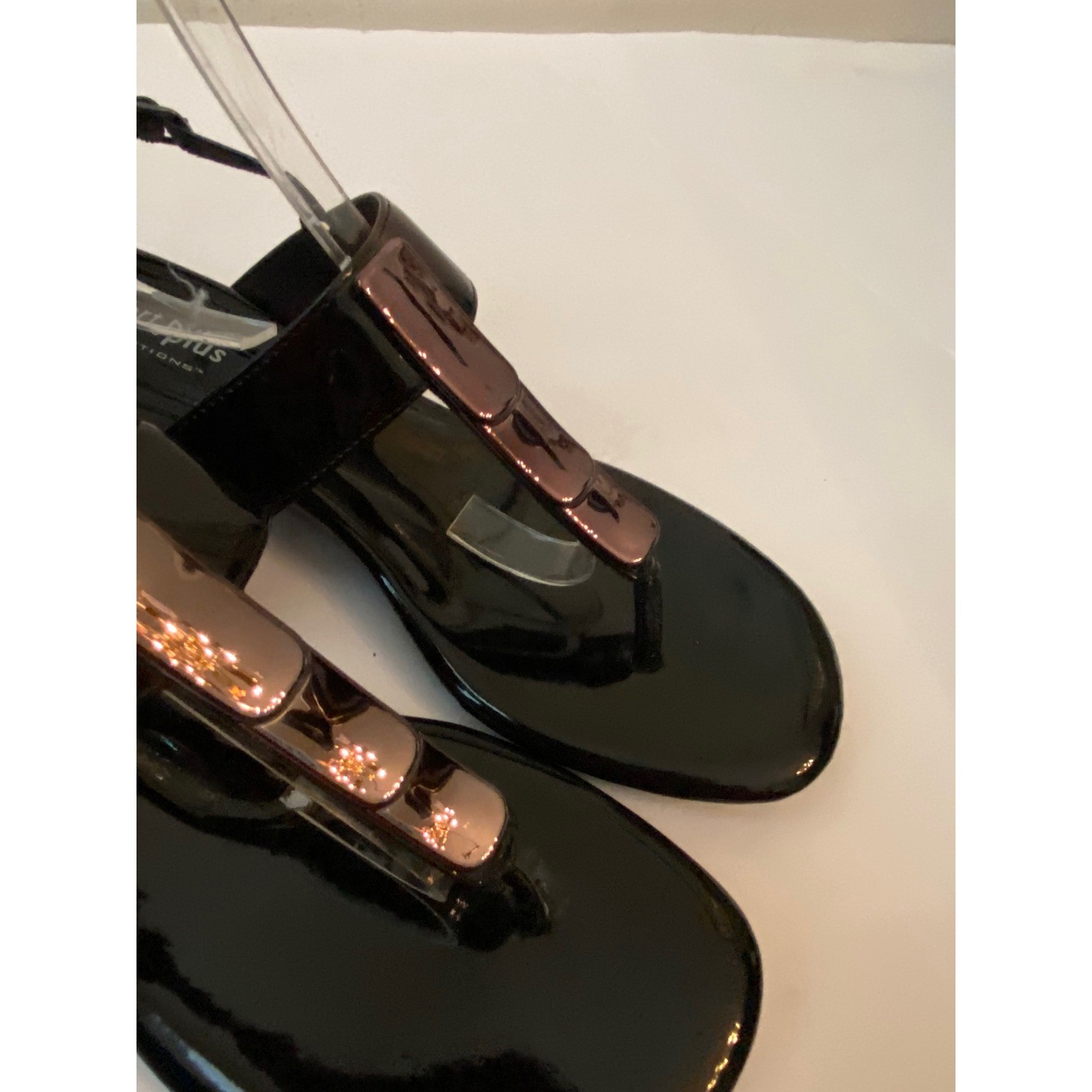 Comfort Plus by Predictions Sz 8.5 Black Patent T-Strap Wedge Sandals Rose Gold