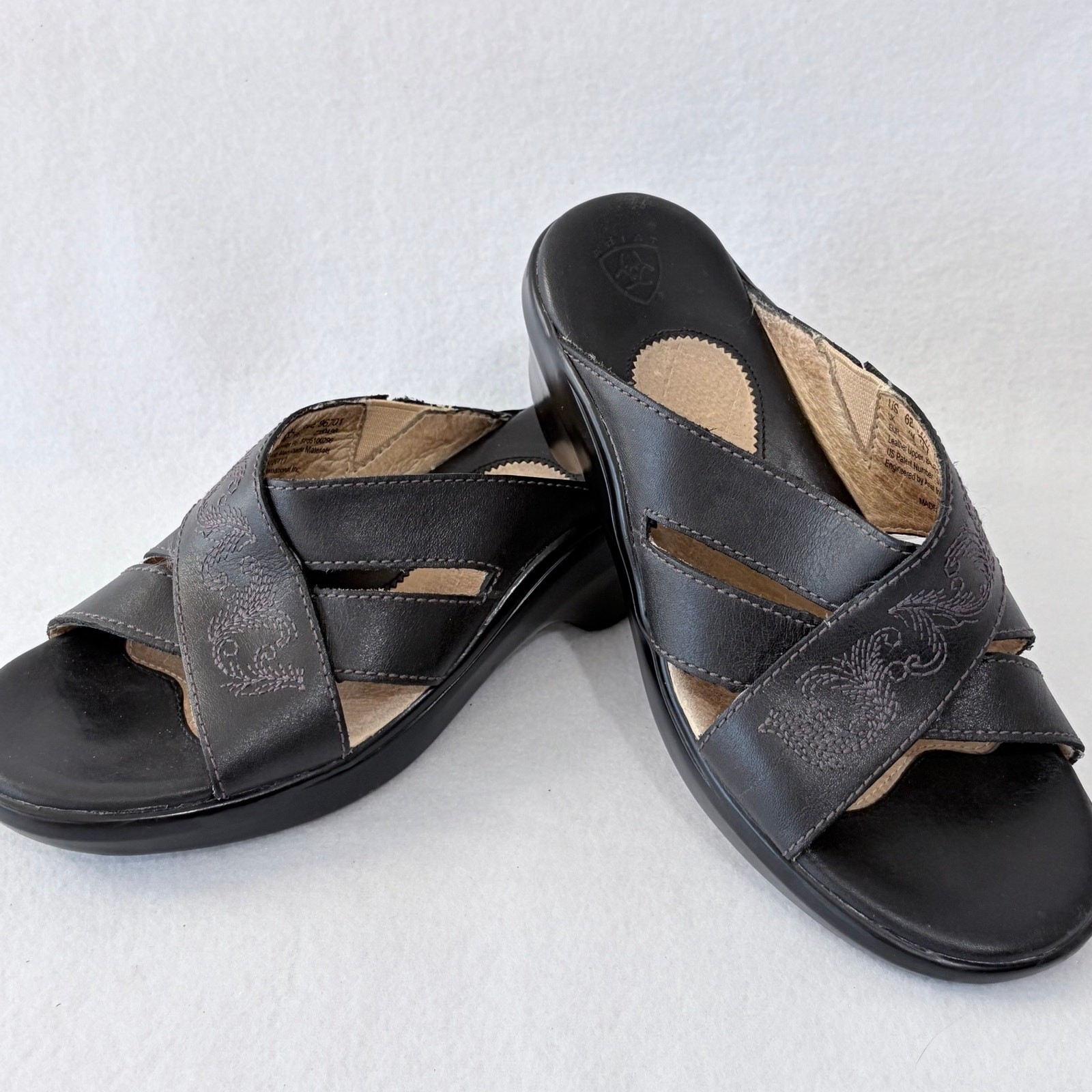 Ariat Sandals Womens Size 6 Black Leather Cushioned Slip On Slides Block Heel