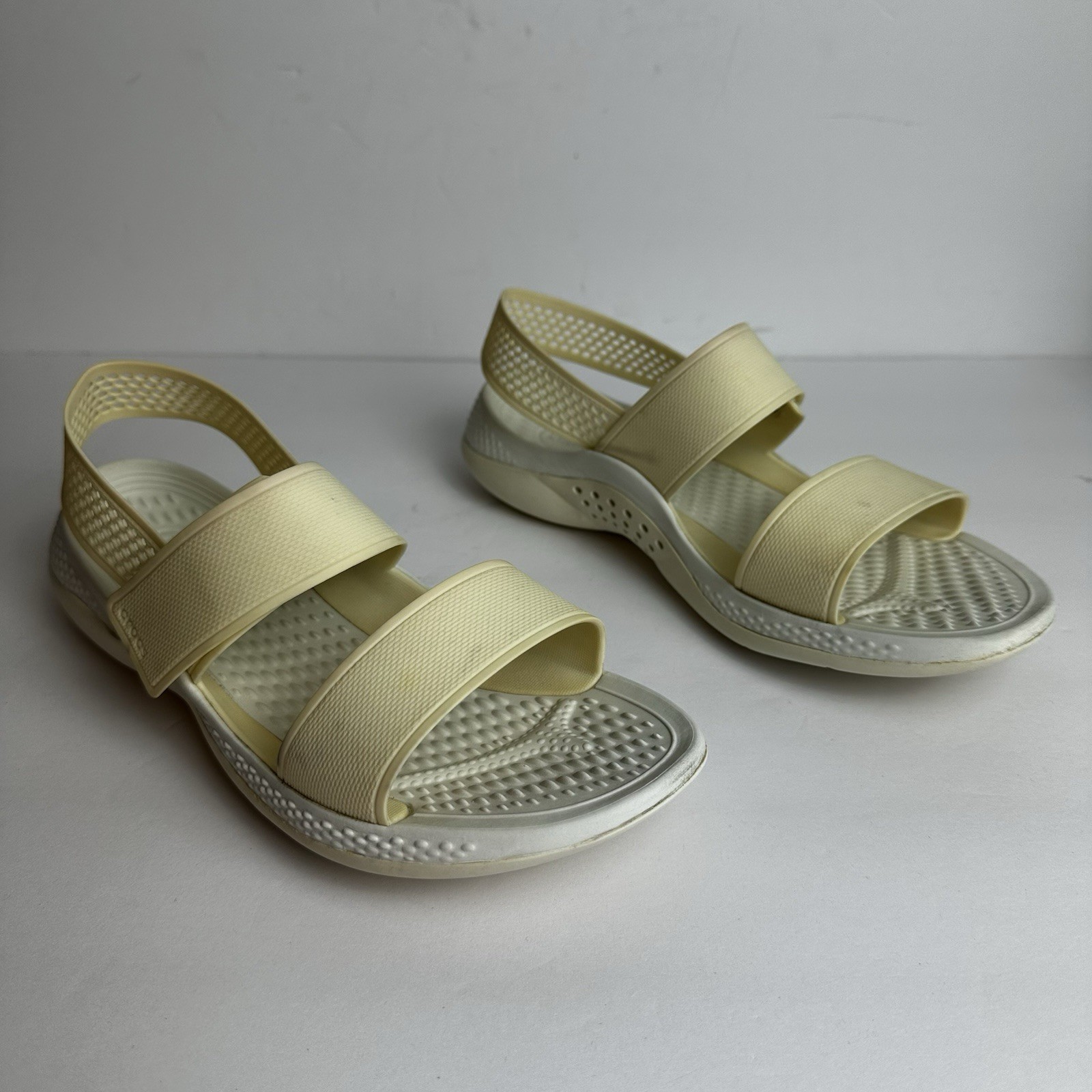 Crocs Lite ride Sandals Women’s Size 9 Shoes White Yellow Waterproof Summer