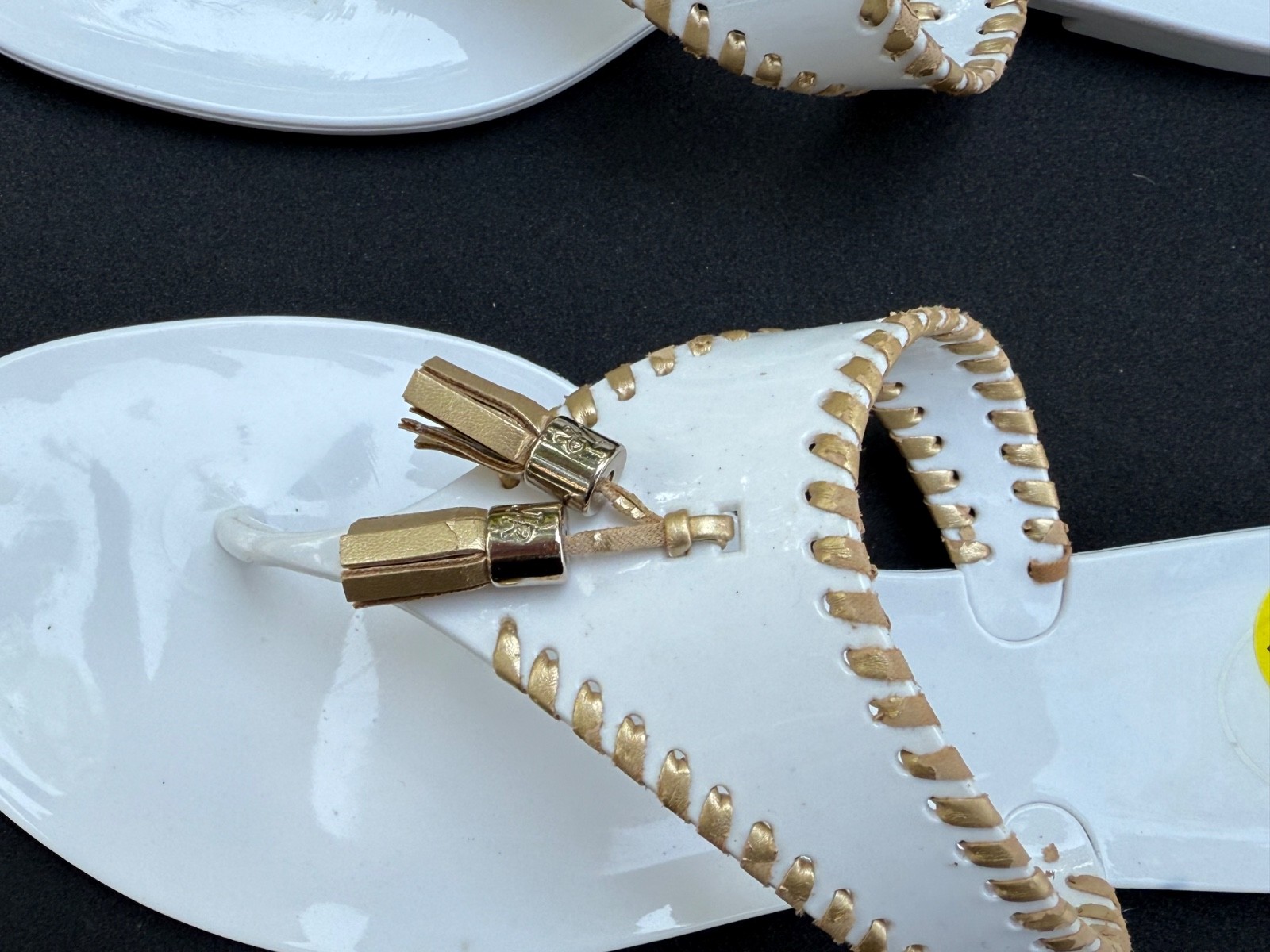 Women’s Thong Sandals 9M White with Gold Trim Tassels Jack Rogers (Alana) NWT