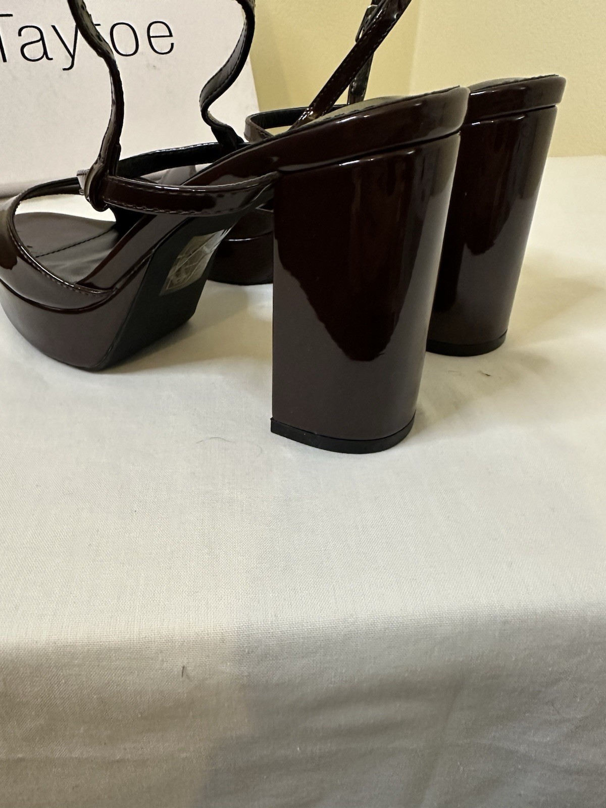 womans heeled sandals Size 7 Burgundy