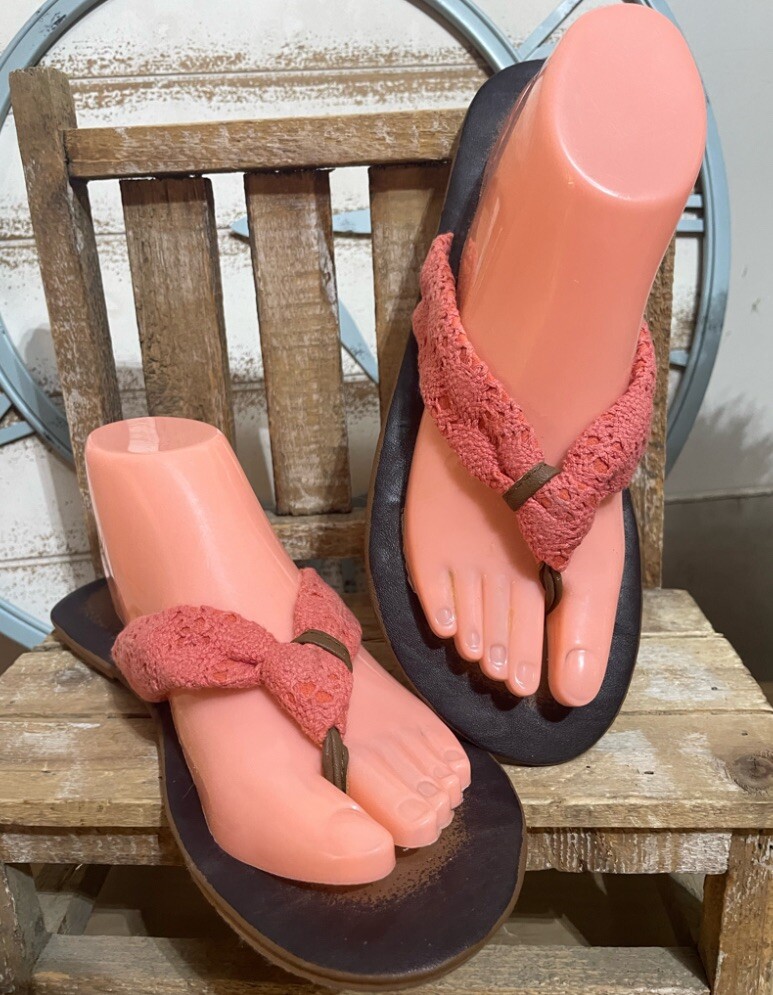 Sonoma Life + Style Terra Cotta Crochet Thong Sandal L (9/10)M Worn ONCE!