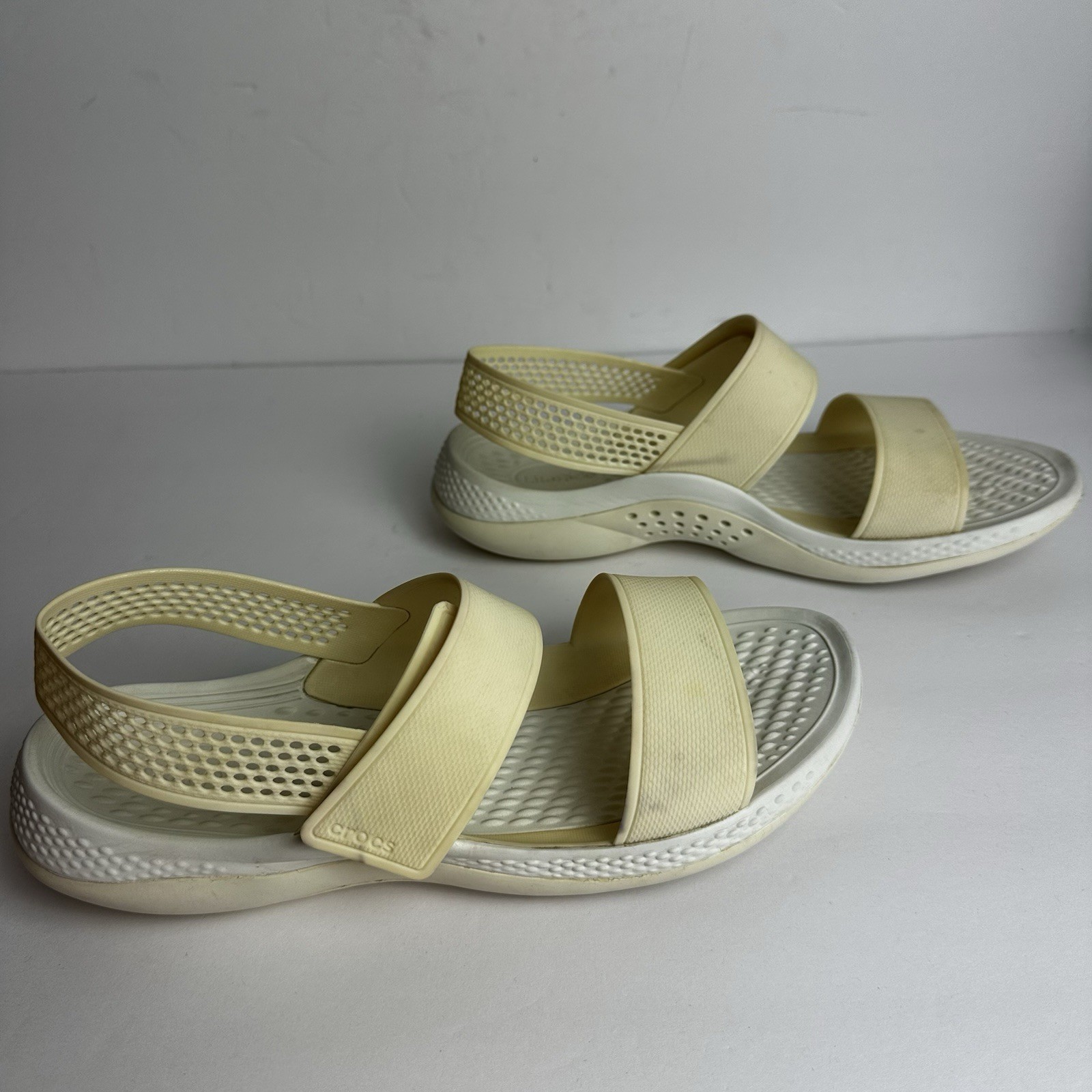 Crocs Lite ride Sandals Women’s Size 9 Shoes White Yellow Waterproof Summer