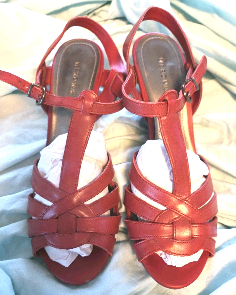 Ladies EUC Merona burgundy leather strappy buckle sandals 7.5 3″ heel “Willow”