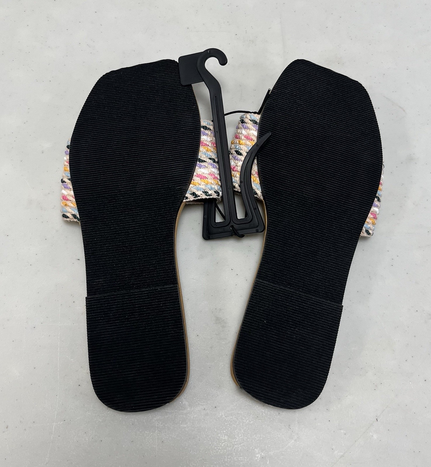 New Cute/Adorable/Sweet/Cottage Woven Slides Size 10 Beige Multicolor 🤍