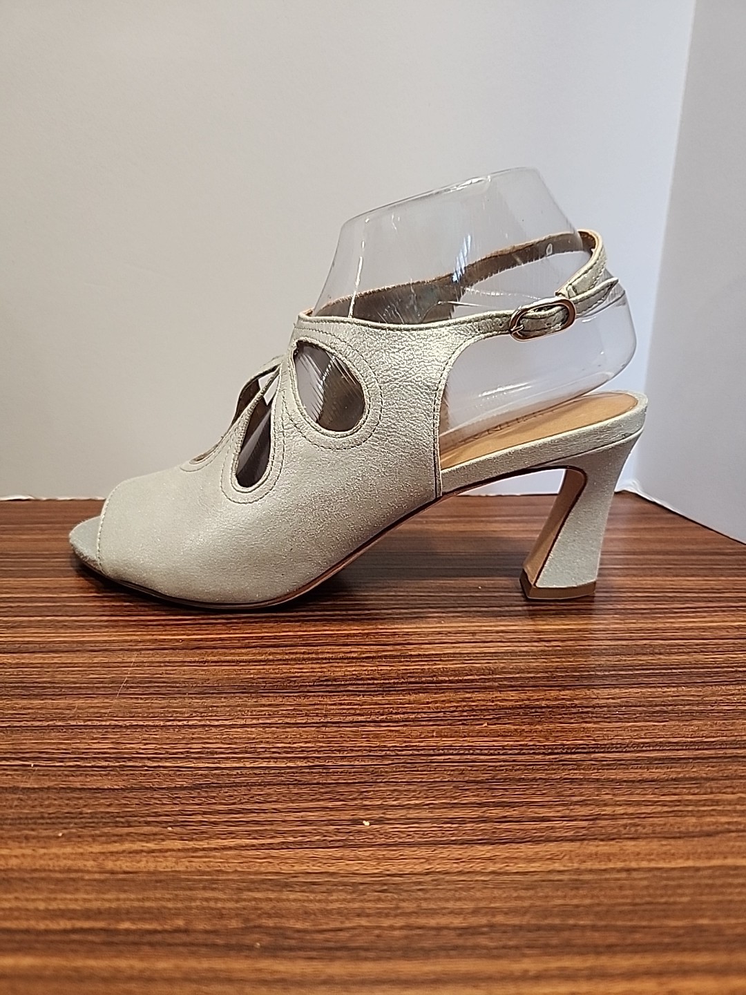 Woman’s Bernardo Nili Sz 7.5 Silver Vero Cuoio Leather Strappy Slingback Sandals