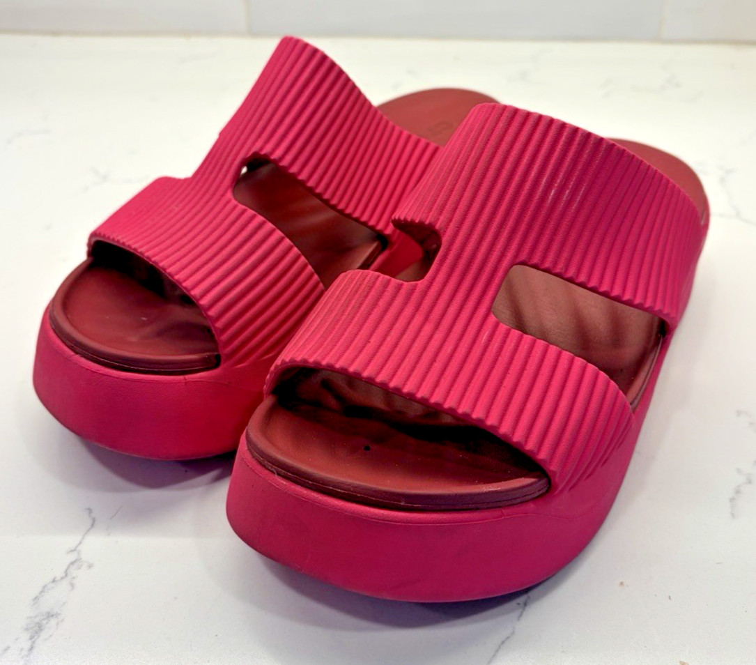 Crocs Women’s Sz 7 Getaway Groove Platform H-Strap Sandal Dragon Fruit pink