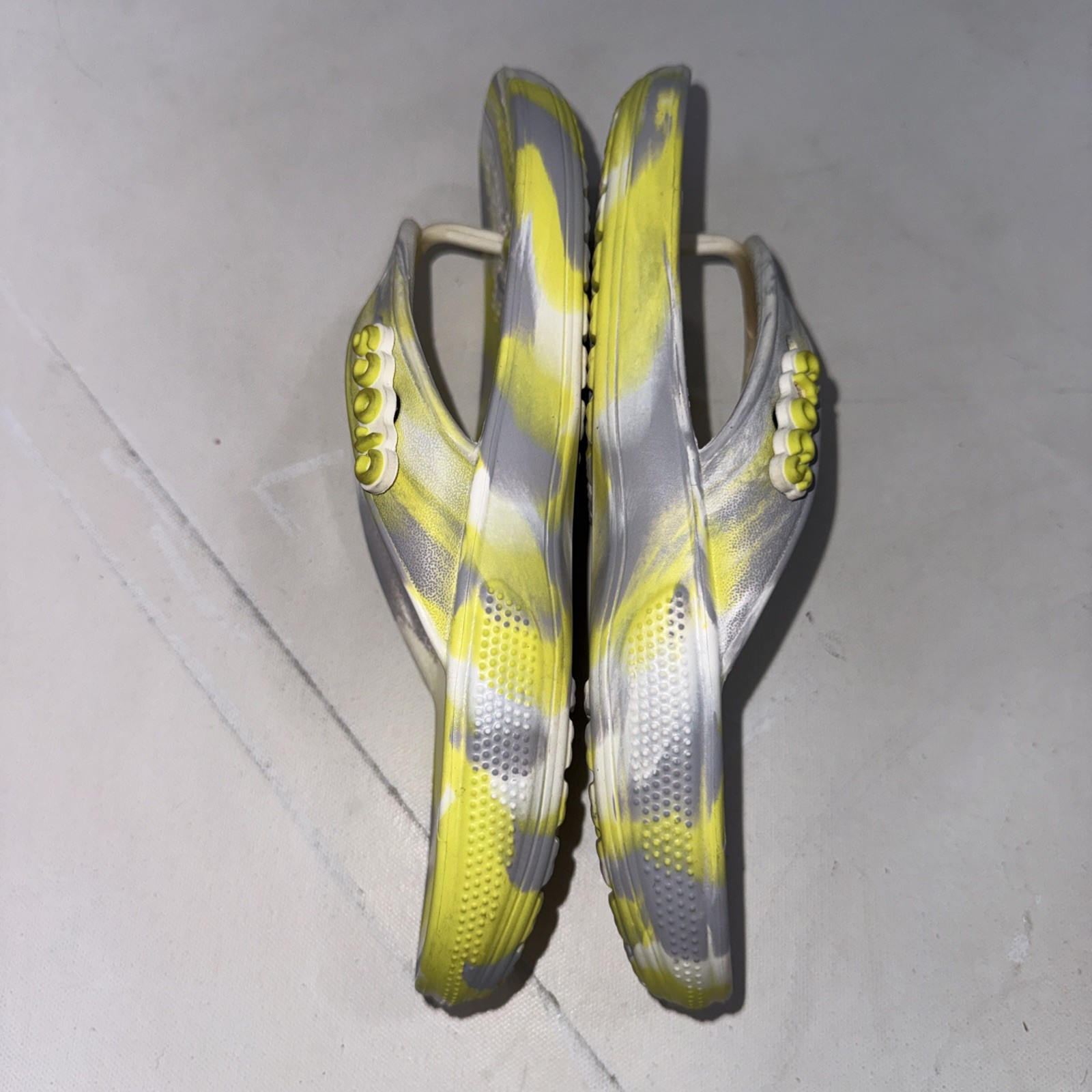 Crocs Classic Marbled Clog Yellow Grey Slip On Flip Flops Men’s 4 Women’s 6