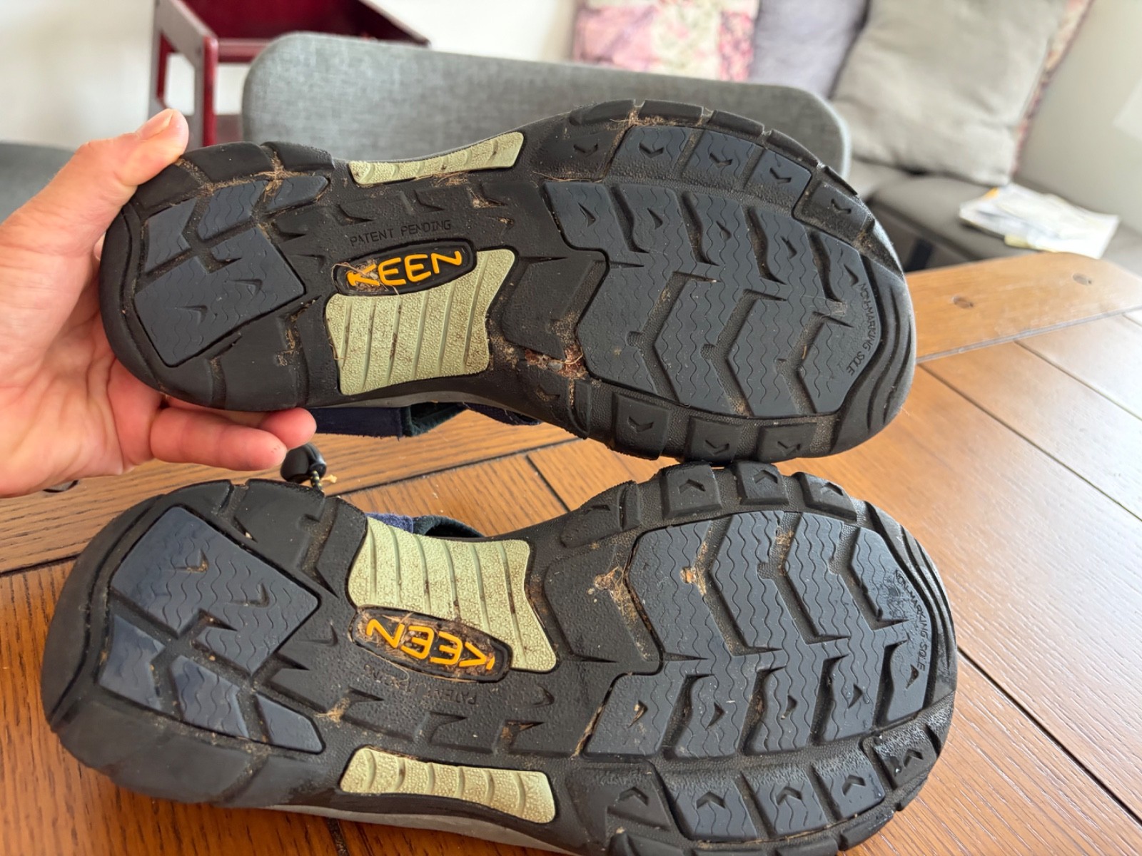 womens keen sandals size 8 blue and black