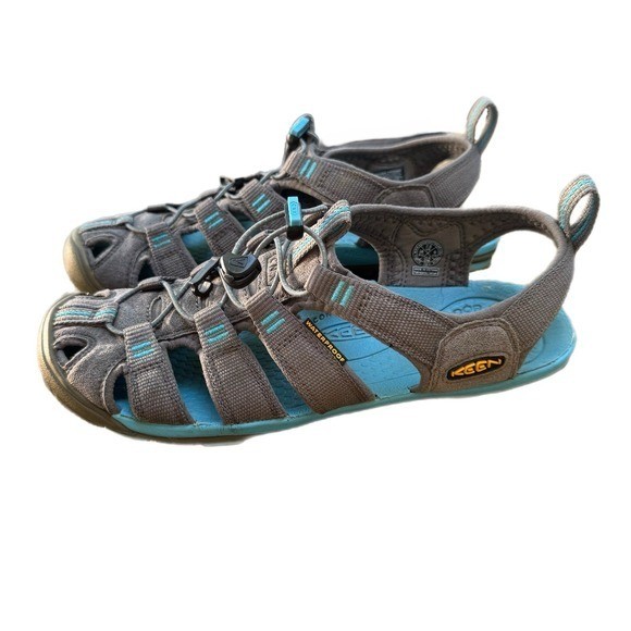 Keen Clearwater CNX Sandals women’s size 7.5 Grey Blue water hiking adjustable