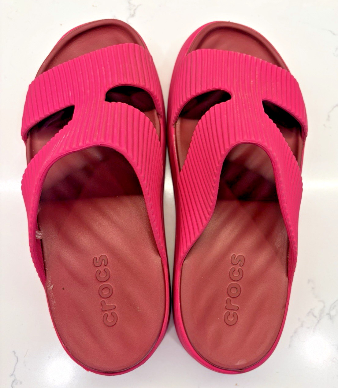 Crocs Women’s Sz 7 Getaway Groove Platform H-Strap Sandal Dragon Fruit pink