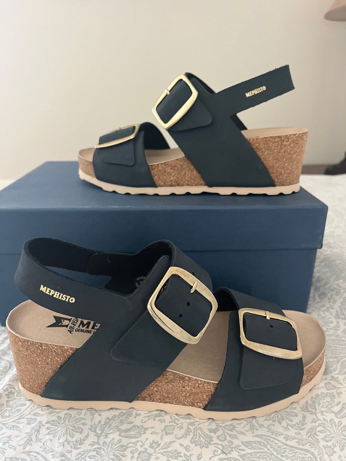 Mephisto wedge Violett; color NAVY leather; size 6 NEW w/o box; original 269$