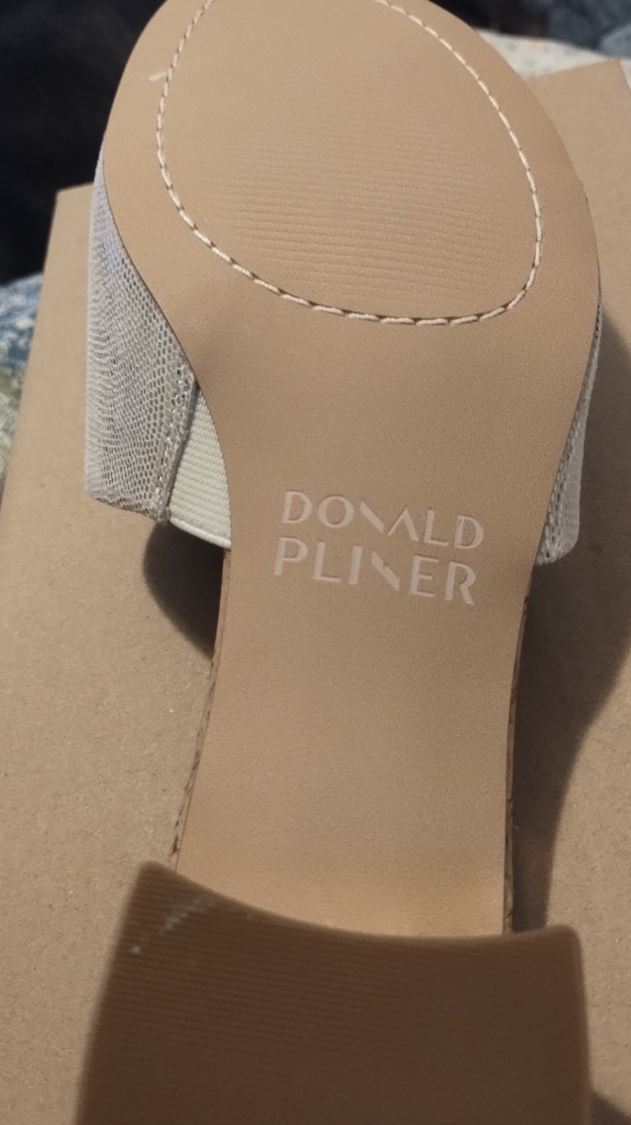 Donald Pliner Metallic Gold Sandal New Size 11 Women’s Slide With Toe Ring Style