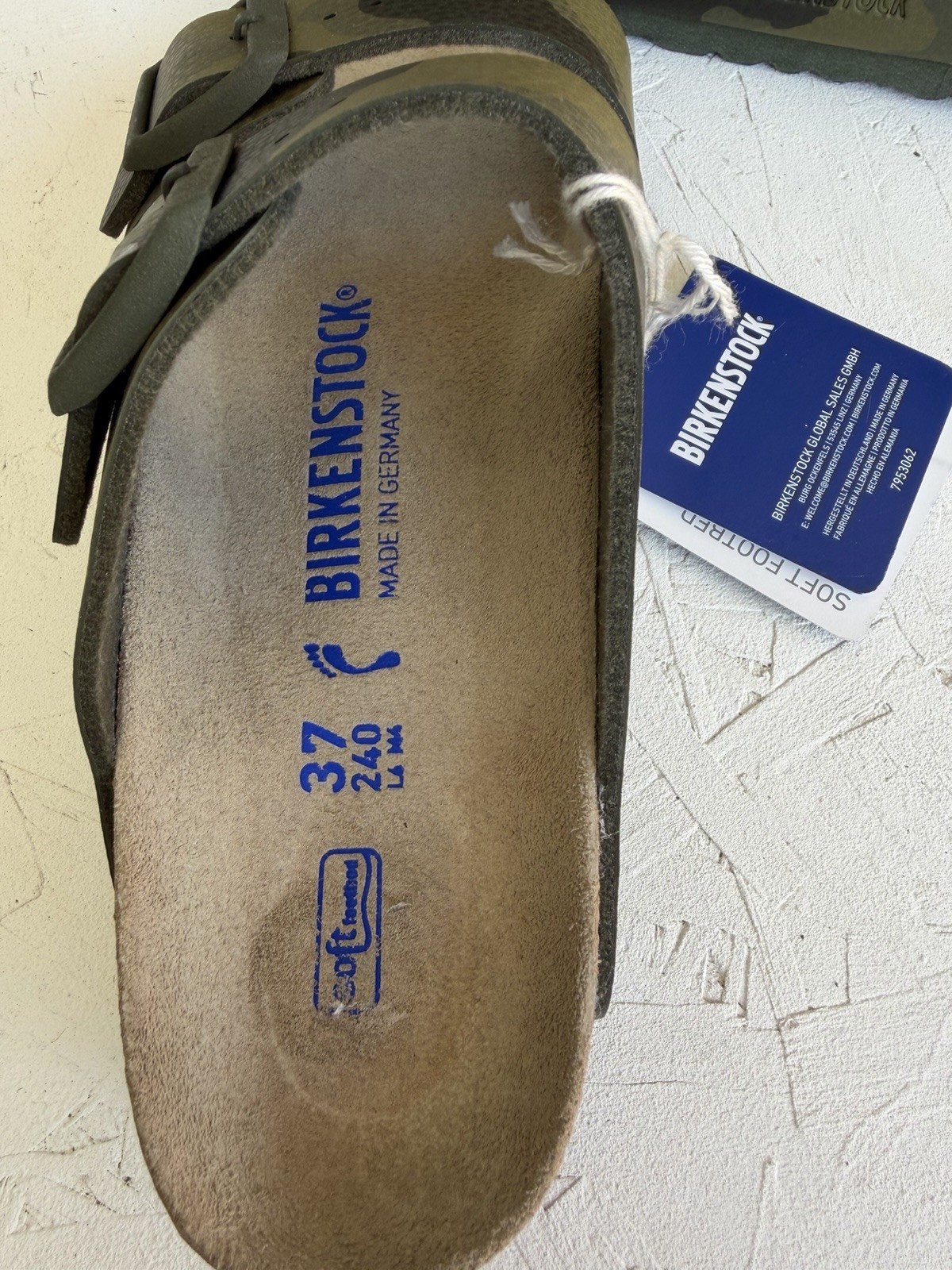EU 37 (US Women’s 6-6.5) Birkenstock Arizona Soft Footbed sandals, Desert Camo