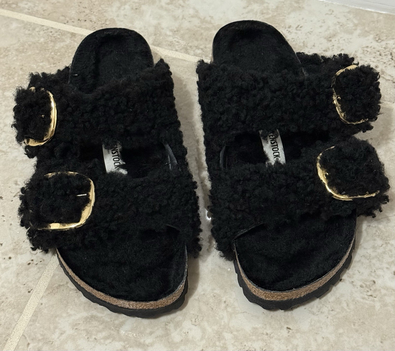 Birkenstock Arizona Big Buckle Shearling In Black/Gold , Narrow Fit (Size 37).