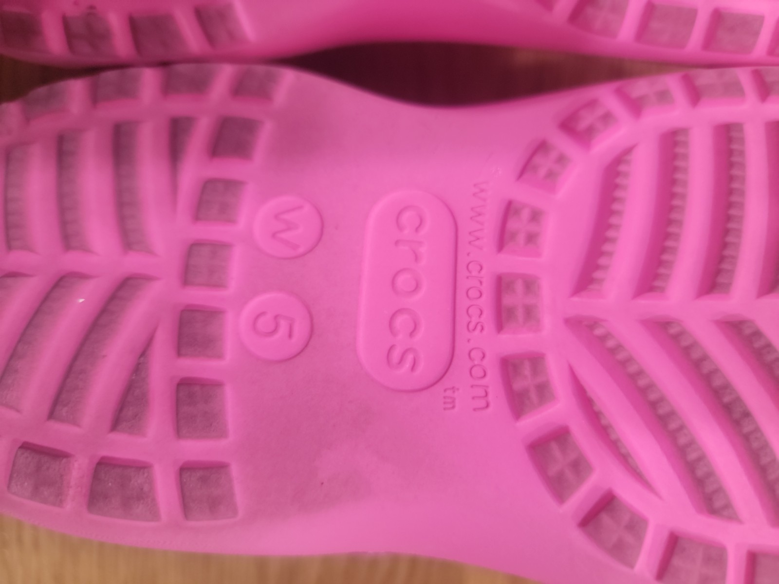 Crocs Classic Clog Womens Size 5 Hot Pink Beach Walking Outdoor Sandals
