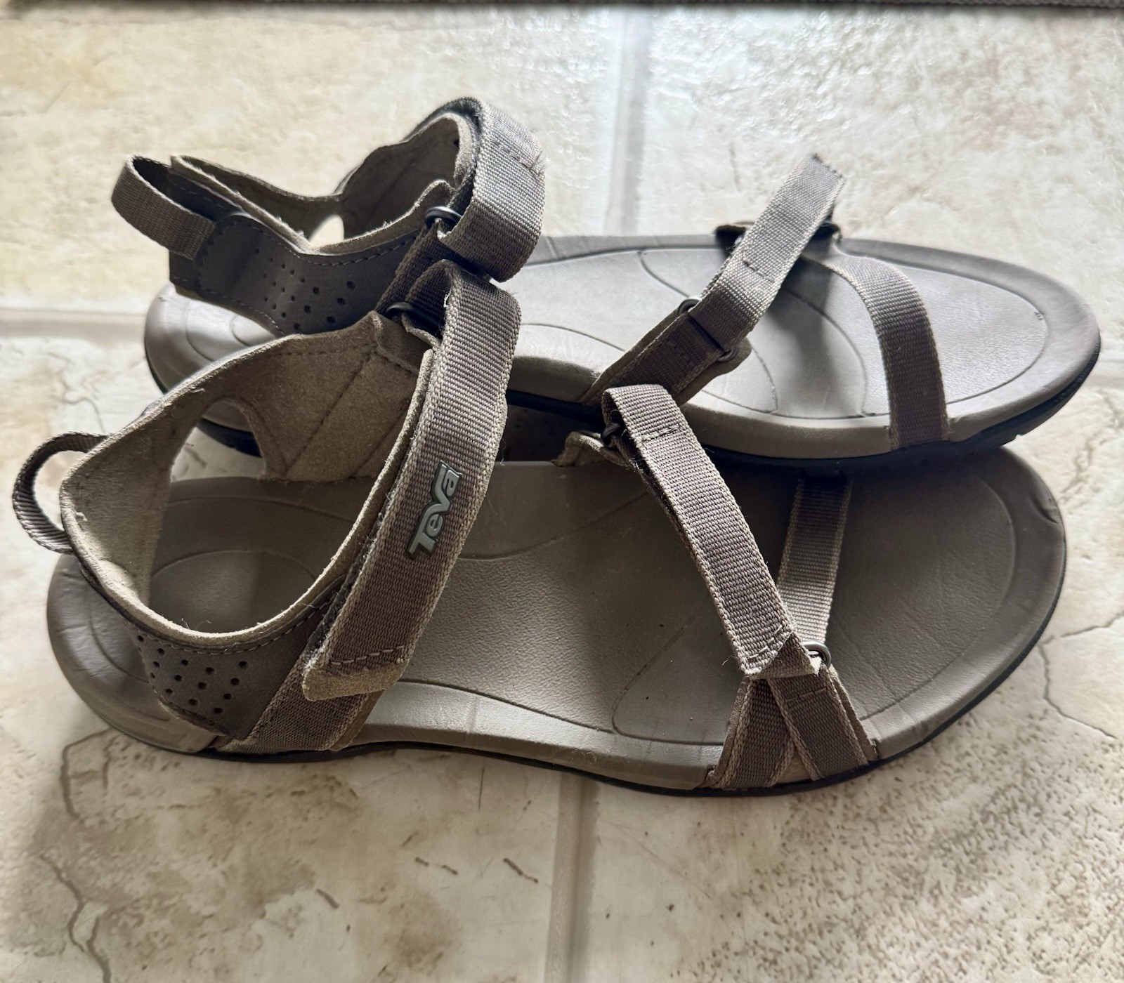 Teva Verra Women’s Taupe Strappy Outdoor Sandals Size 8 Hook And Loop Shoes