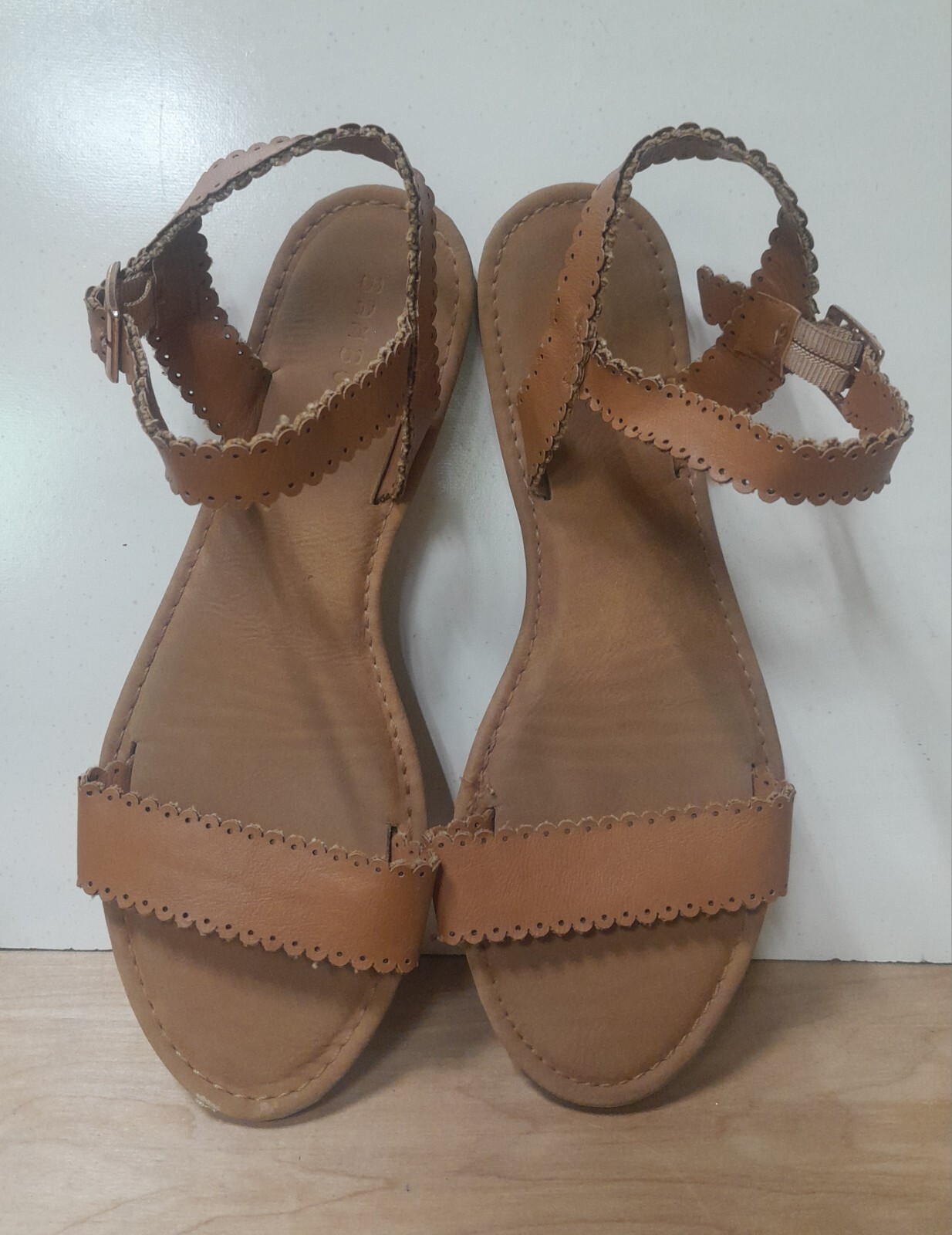 Women’s Bamboo Brand Brown Sandals Size 8 Scalloped Cut-out Straps Flats
