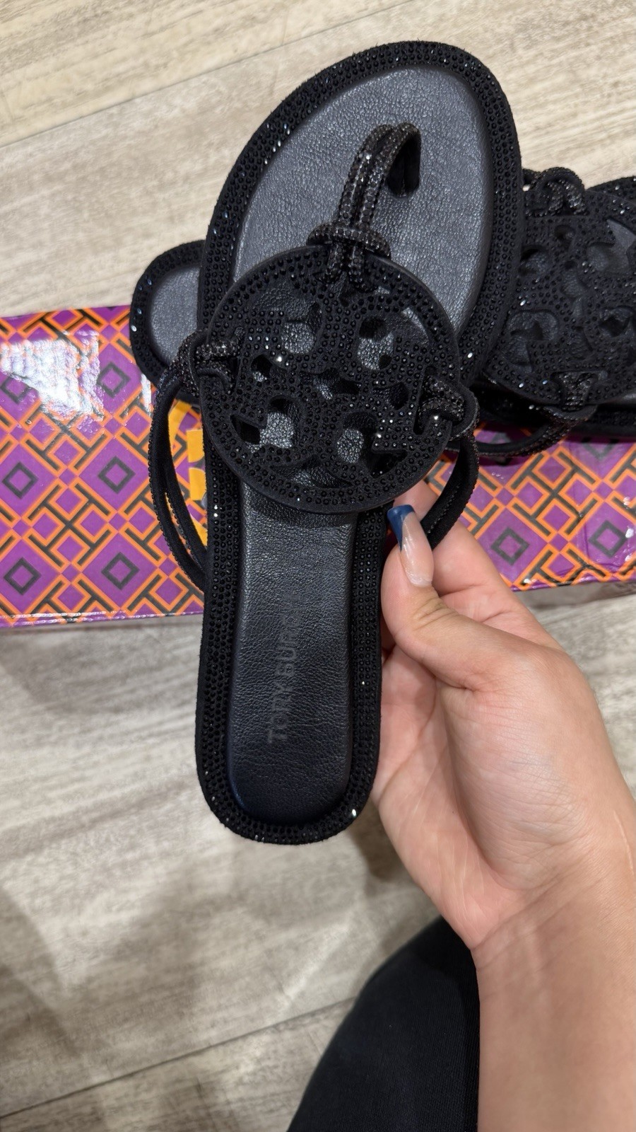 Tory Burch Women’s Logo Thong Sandals Solid Slip-On Flat Rubber Outsole