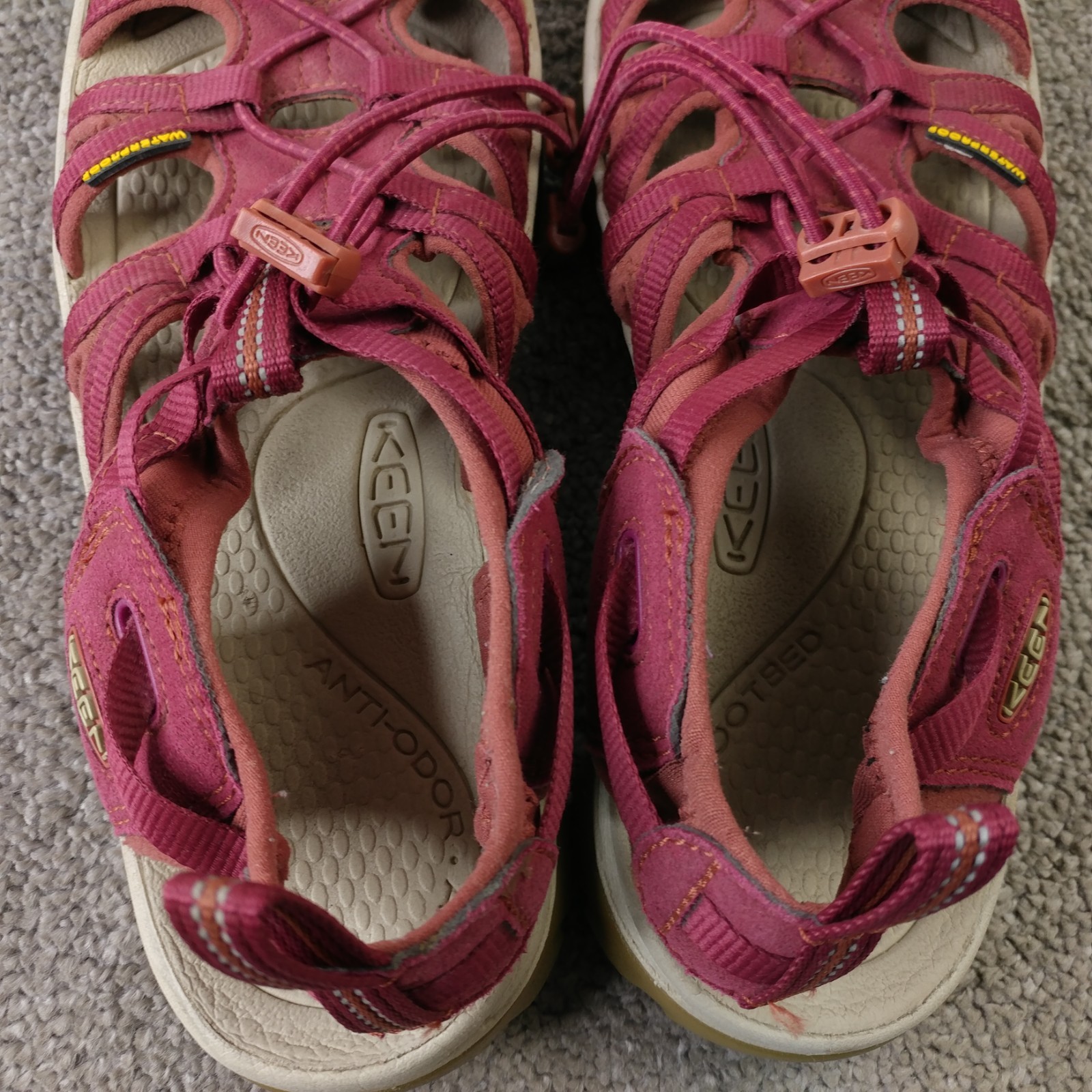 Keen Whisper Womens Size 9.5 Waterproof Sandals Red Burgundy Bungee Cord Shoes
