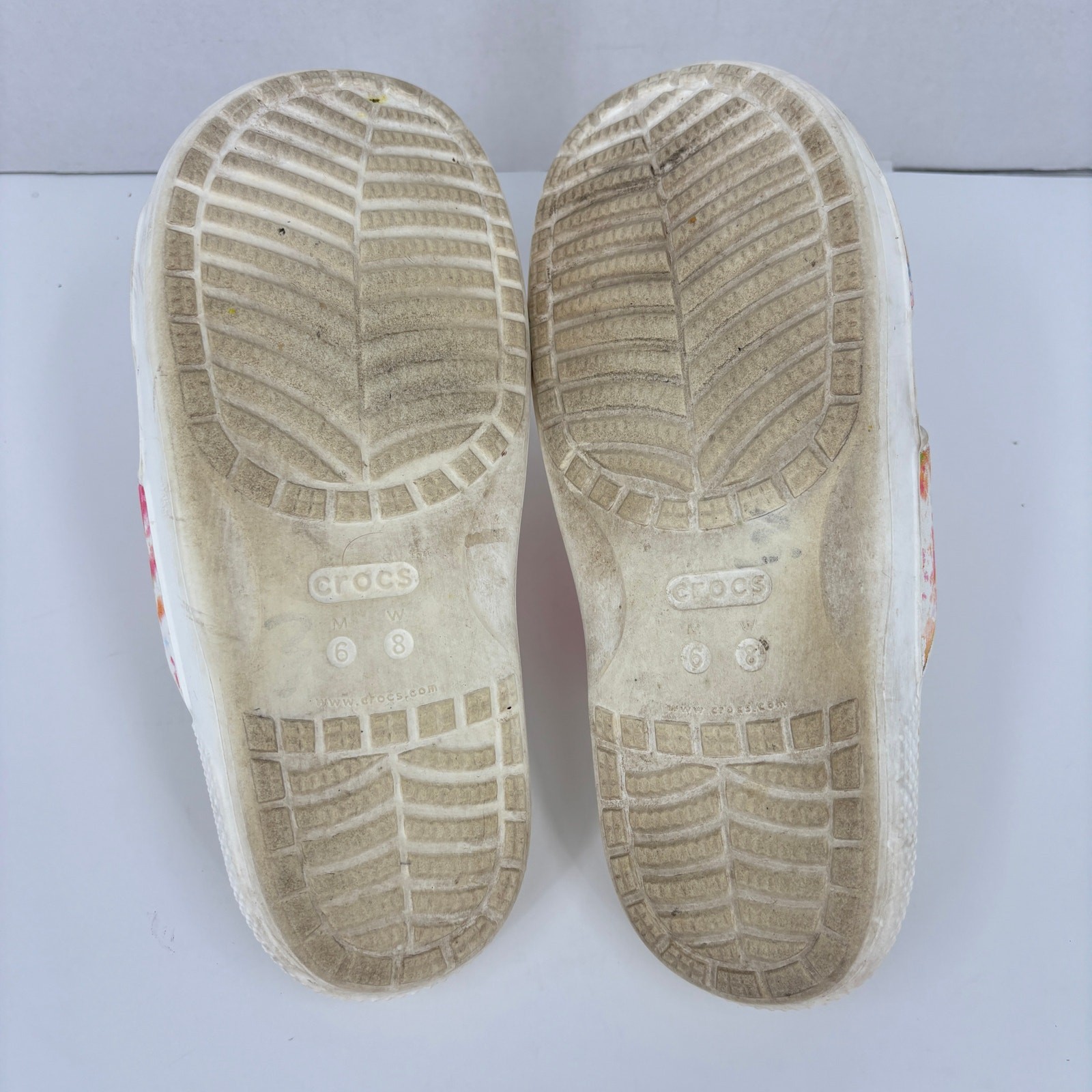Crocs Slide Sandals Size 8 White Tie Dye Splatter Print Iconic Comfort Care Bear