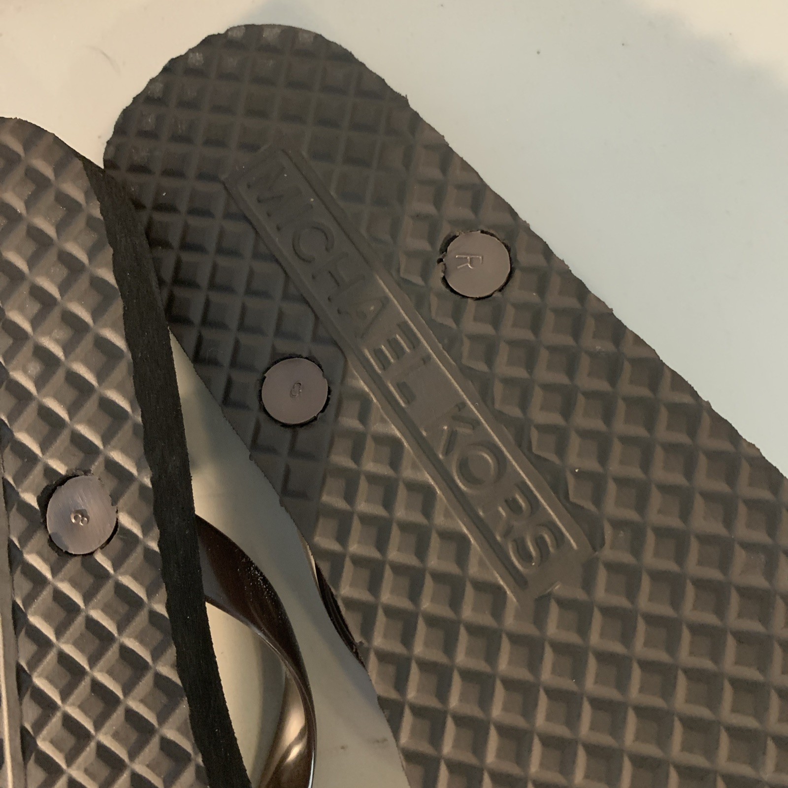 New MICHAEL KORS Women’s 9 Brown / Gold Metal MK Charm Logo Flip Flops MSRP $75