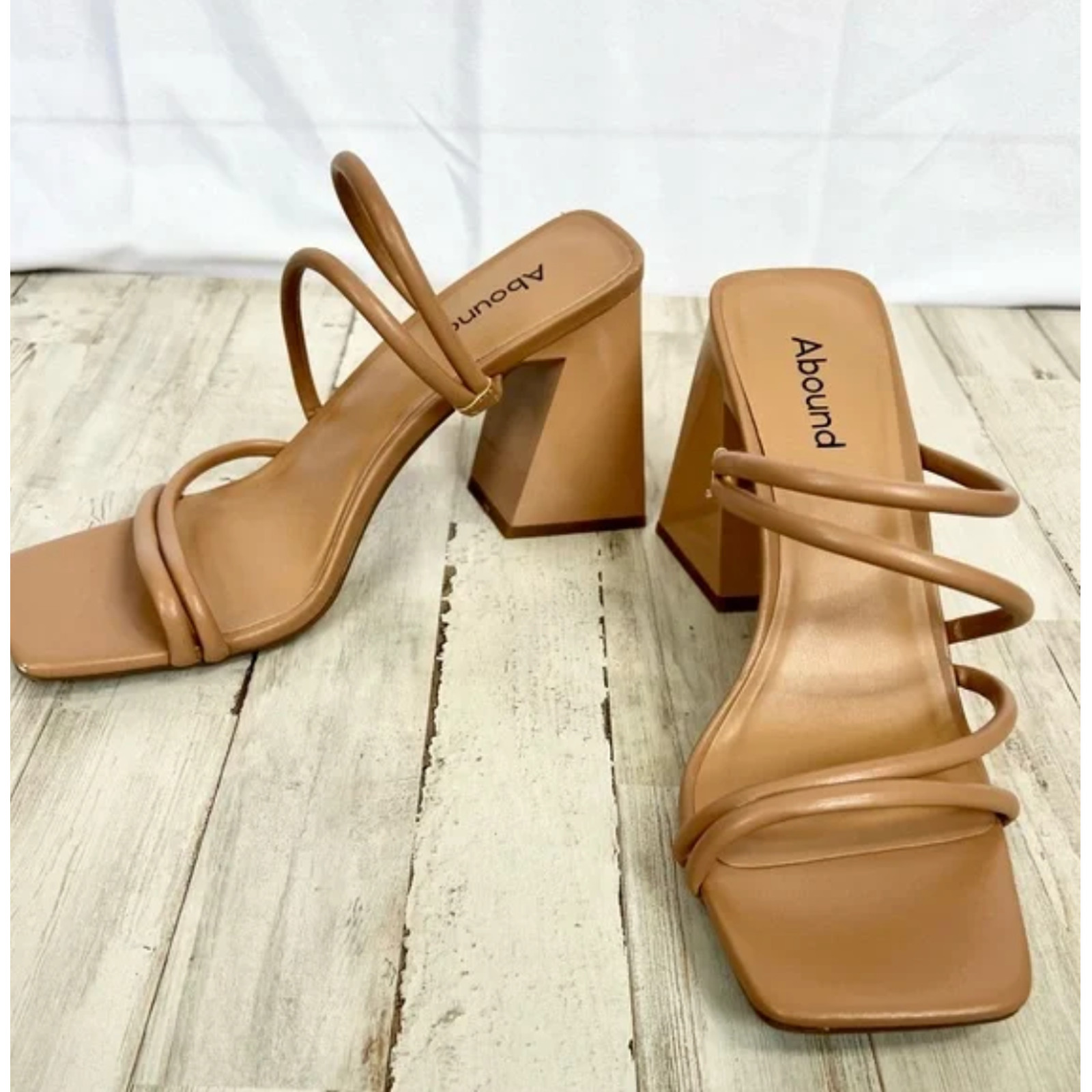 Abound Austyn Strappy Sandal 9.5 NWOT Tan Camel Nude Heel Square Travel Beach
