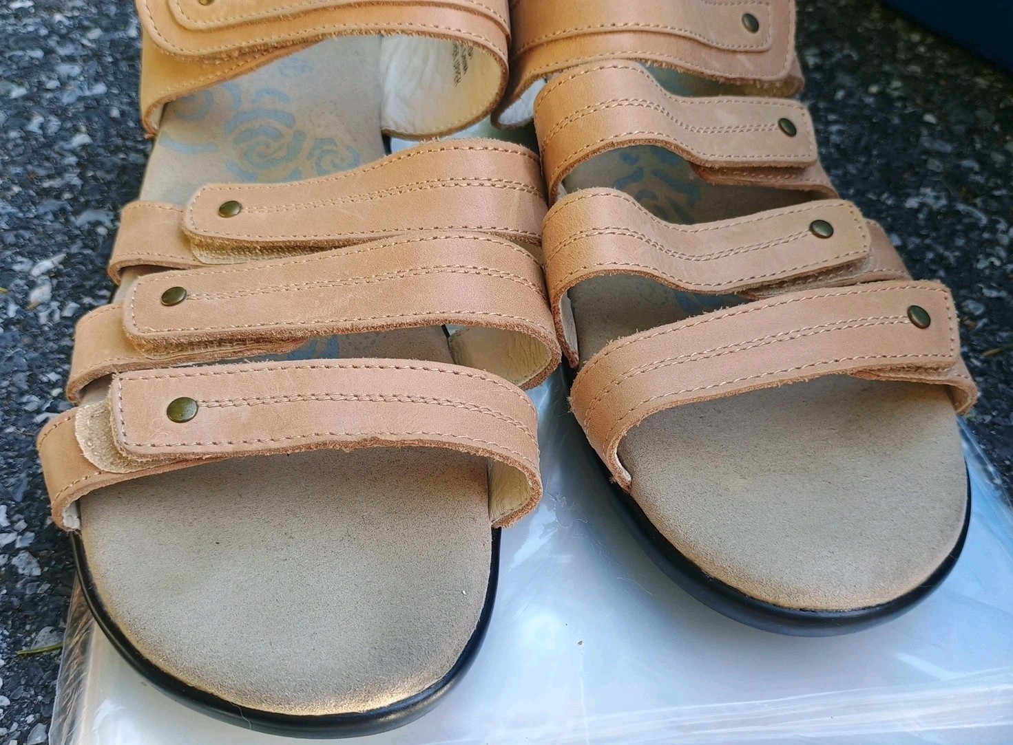 PROPET Strappy Tan Oyster Aurora Leather Sandals Size 9 W 1.25″ Wedge Heels EUC