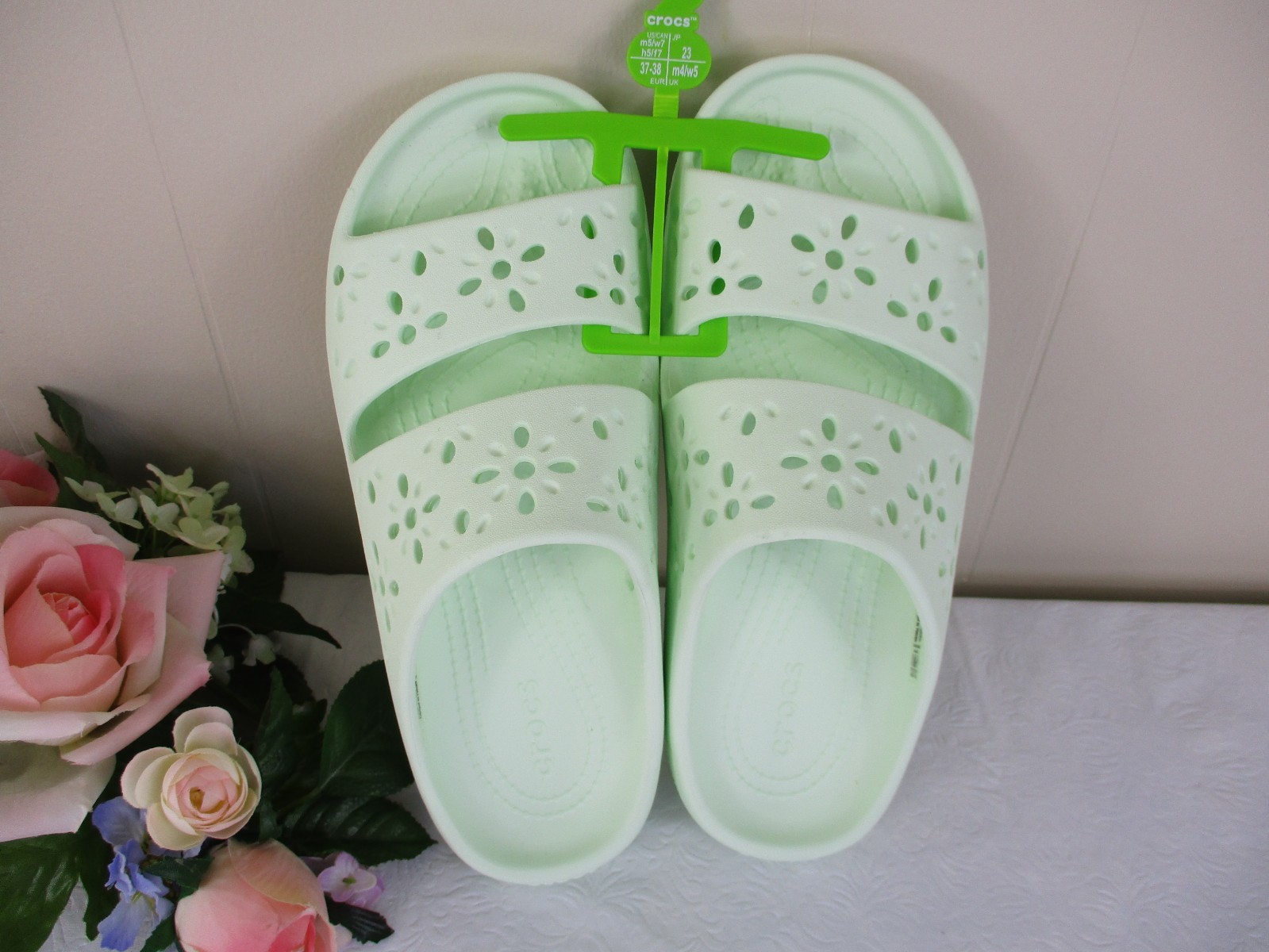 NWT Crocs Classic Floral Cut-Out Slide Sandals M-5, W-7 Pistachio Green