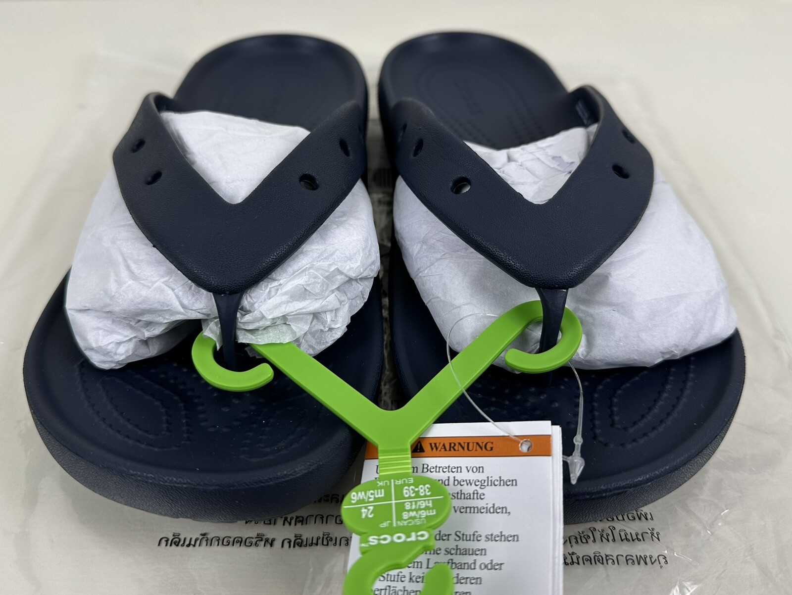 CROCS Classic Flip Flops Sandals Shoes Men’s Size 6/Women’s 8 Navy Blue NEW NWT
