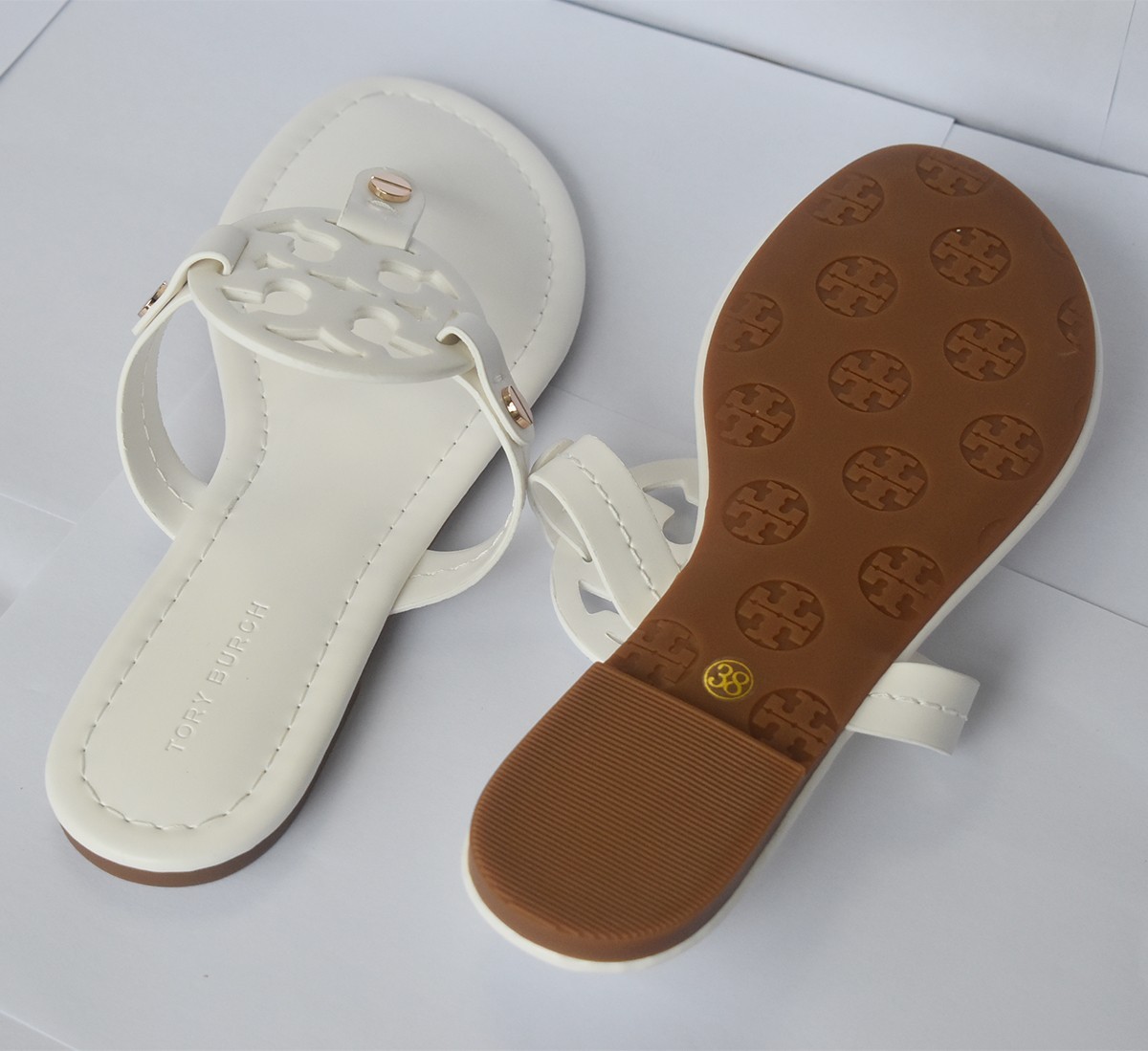 Tory Burch Miller white Leather Thong Sandals, Classic Logo, Size US 7.5 NWOB