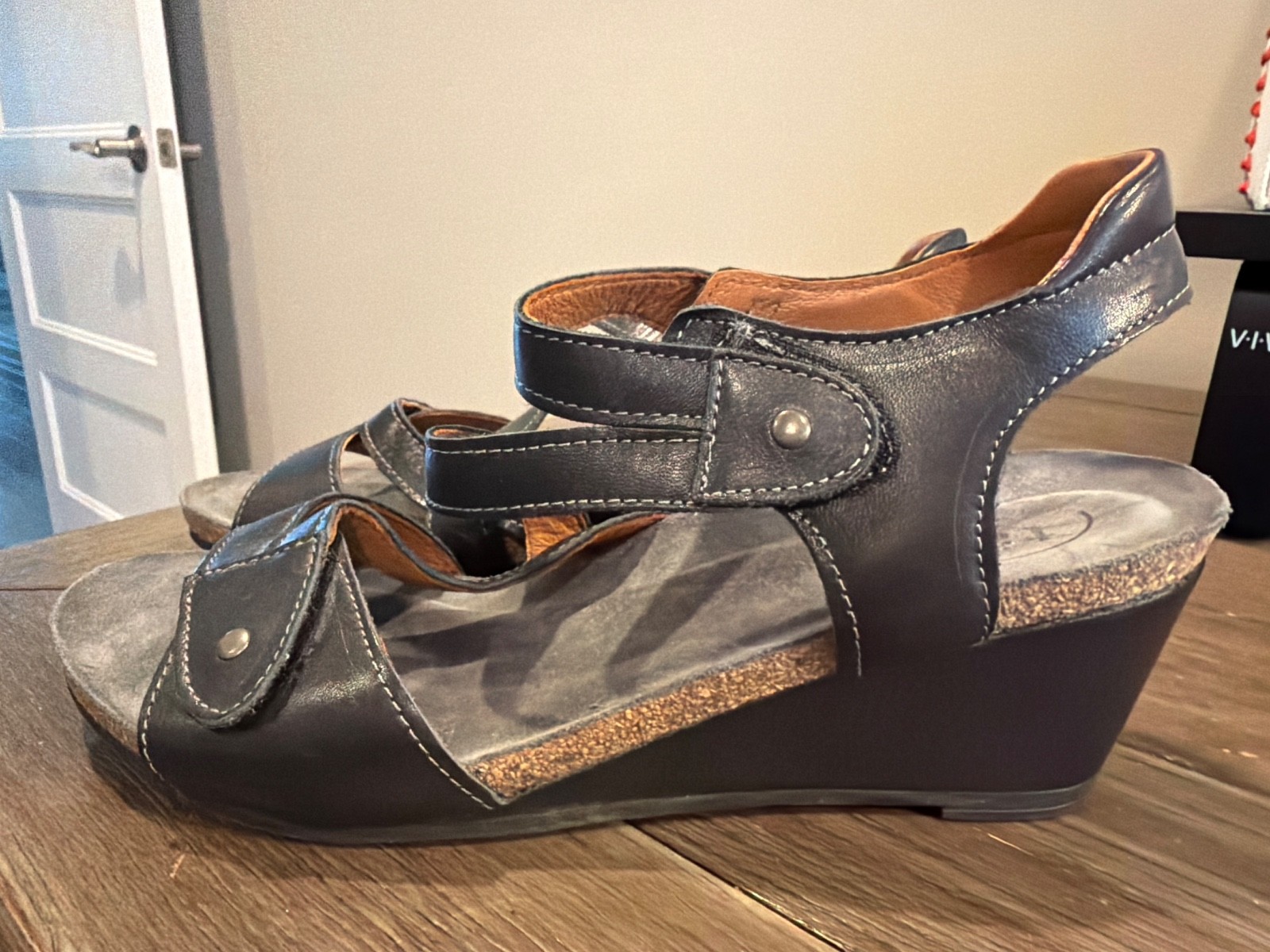 TAOS Wizard Black Strappy Leather Sandals Cork Wedge Women’s EU 41 US 10 – 10.5