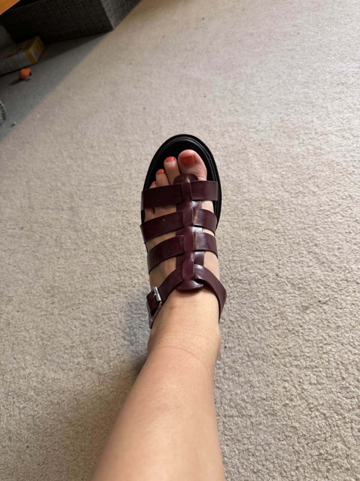 Urban Outfitters Burgundy Leather Strappy Buckle Sandals Solid US 10 UK 8