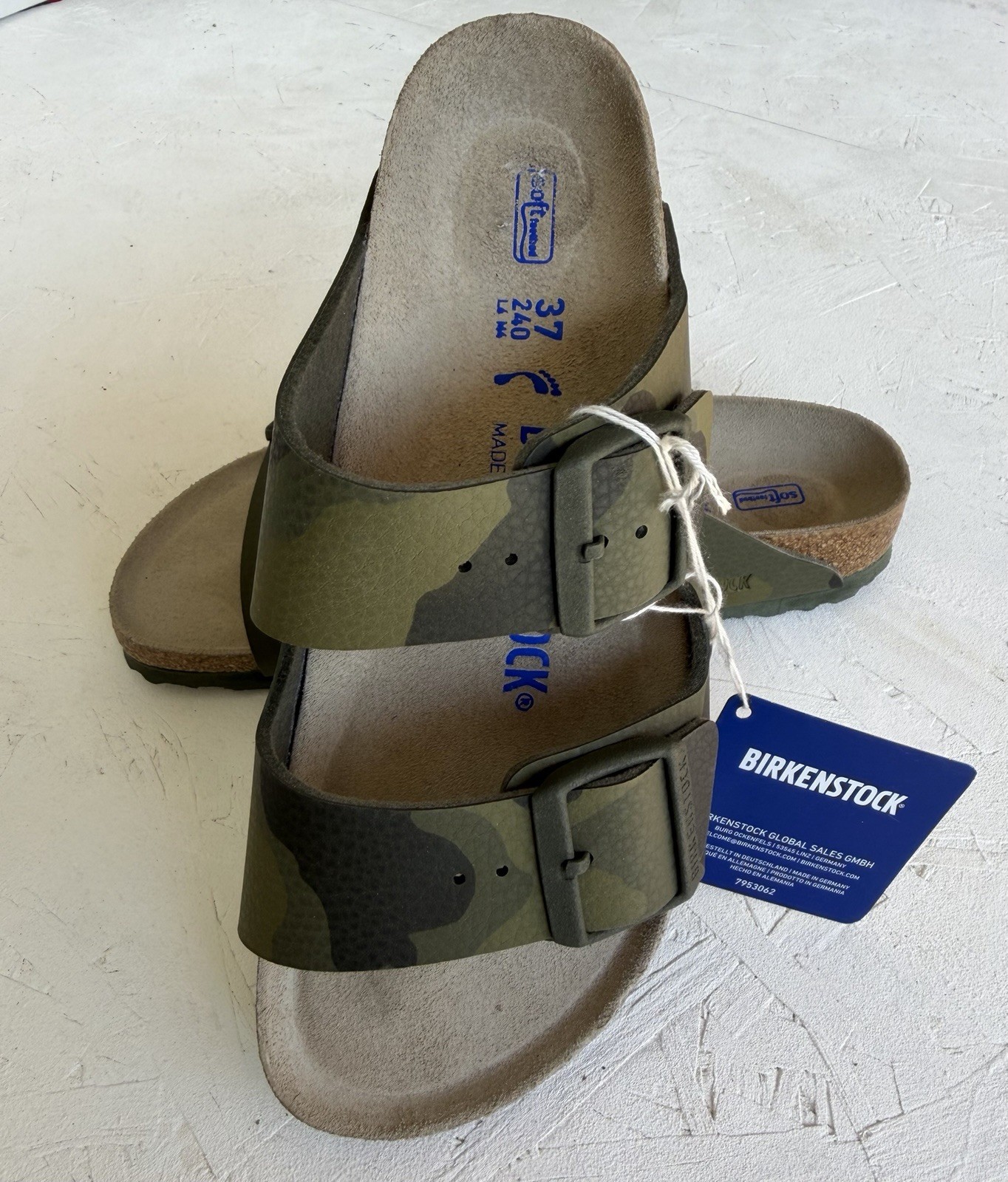 EU 37 (US Women’s 6-6.5) Birkenstock Arizona Soft Footbed sandals, Desert Camo