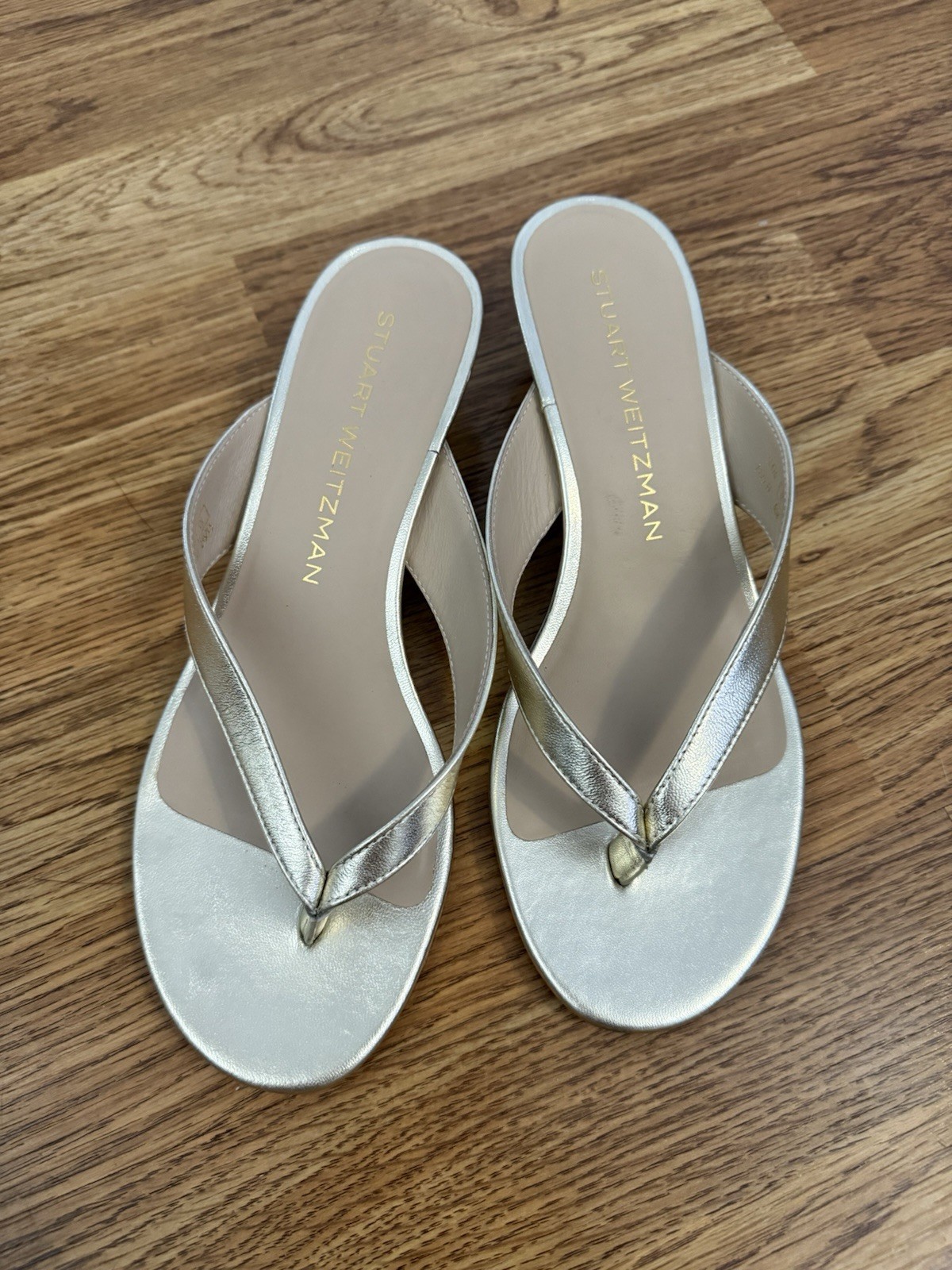 Stuart Weitzman Women’s Silver Leather Solid Slip-On Flat Thong Sandals 6.5