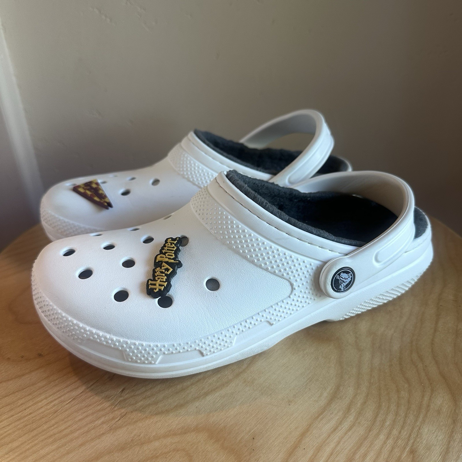 Crocs Classic Lined Clogs White Fleece Lined Womens Size 8 Harry Potter Jibbitz